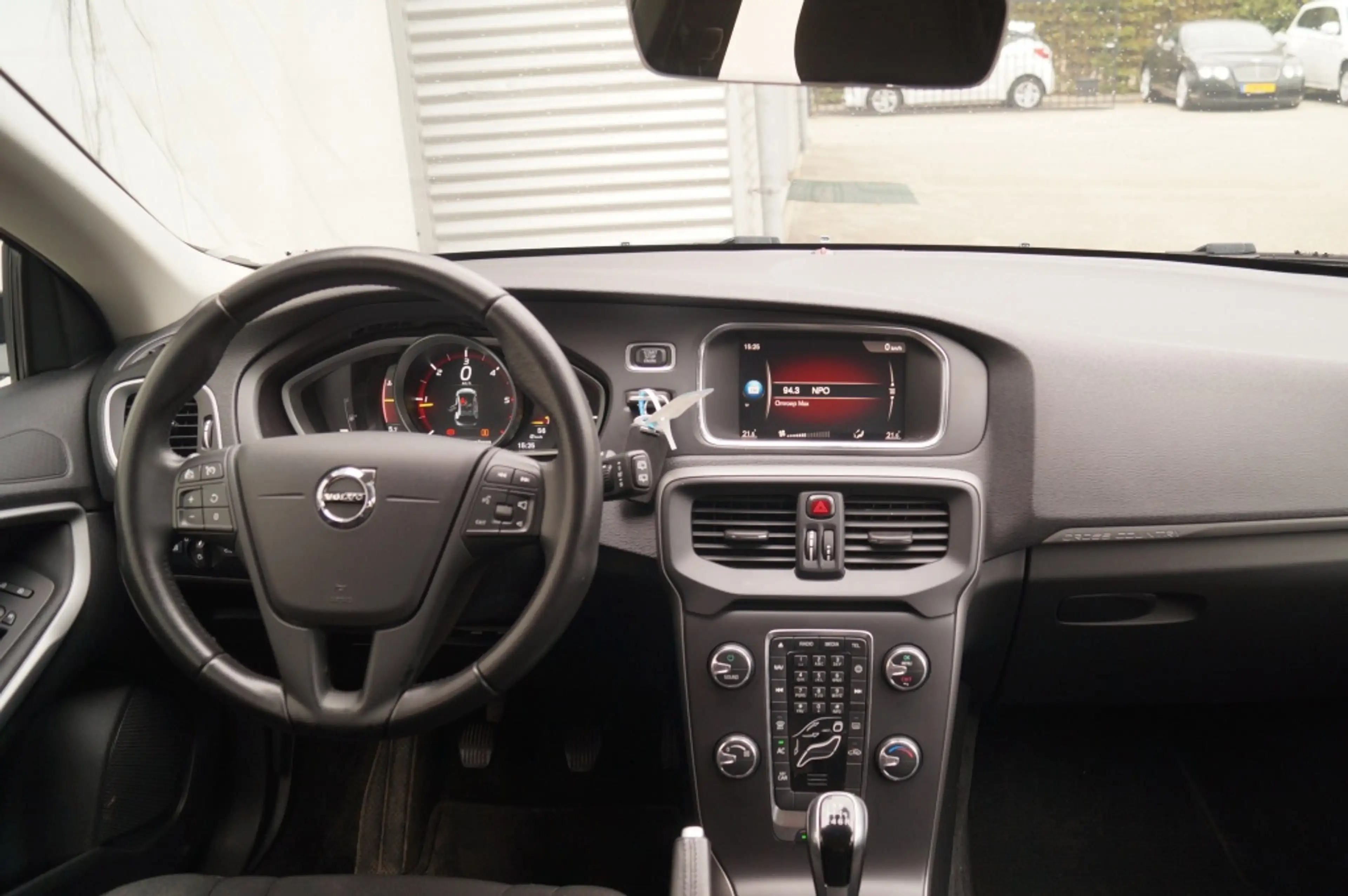 Volvo V40 Cross Country 2.0 D2 120pk Kinetic -NAVI-PDC-AIRCO- — photo 9