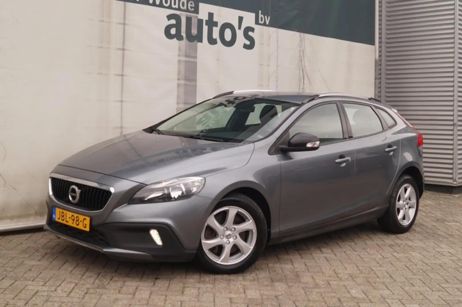 Volvo V40 Cross Country 2.0 D2 120pk Kinetic -NAVI-PDC-AIRCO- Gris - 2