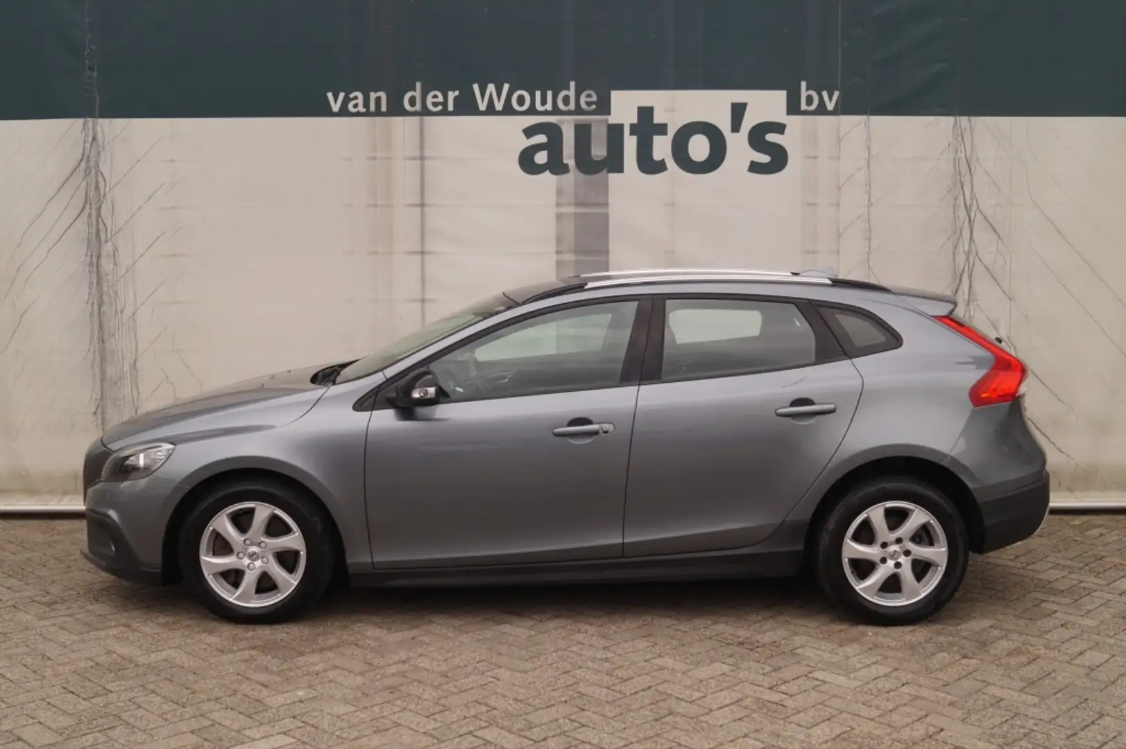 Volvo V40 Cross Country 2.0 D2 120pk Kinetic -NAVI-PDC-AIRCO- Gris - 1