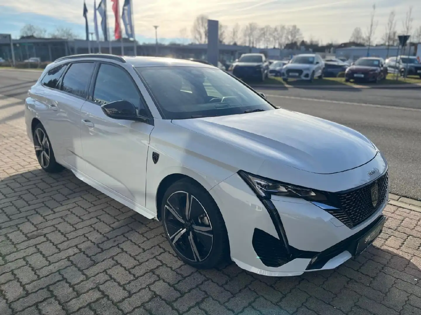 Peugeot 308 308 SW GT+Alcantara+SHZ+Massage+FOCAL+el.Klappe Weiß - 2