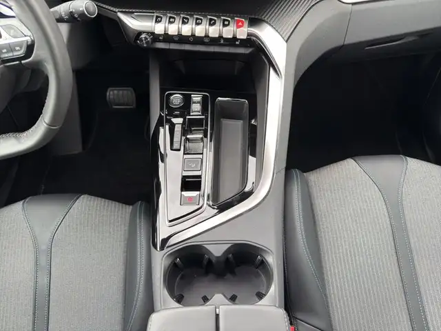 Peugeot 3008 view 11