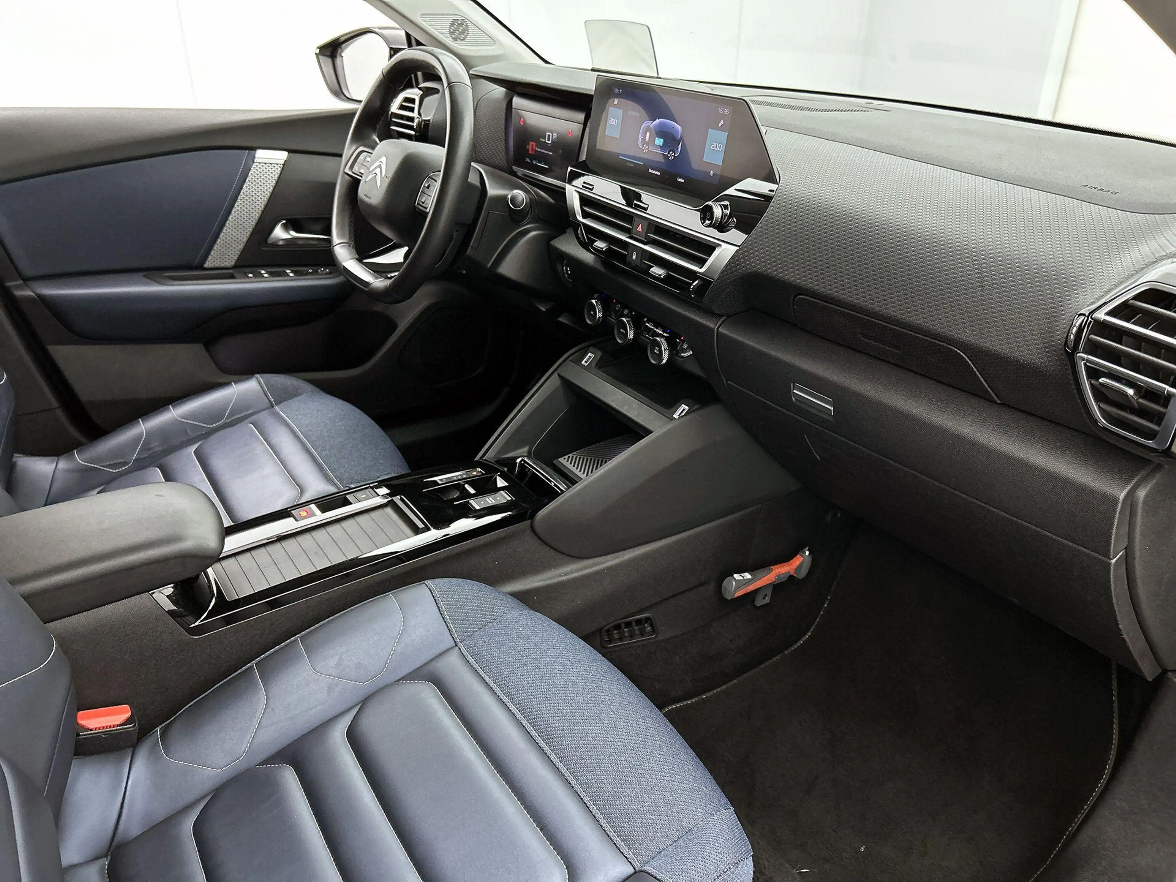 Citroen E-C4 Electric Shine 136pk 50 kWh Automaat | 1ste Eigenaar | Head — photo 12