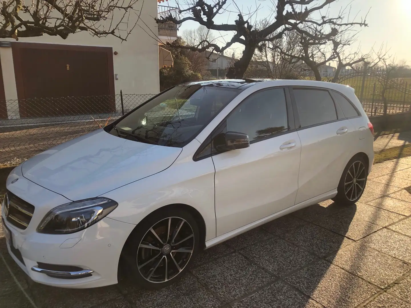 Mercedes-Benz B 250 B 250 be Premium auto Bianco - 2