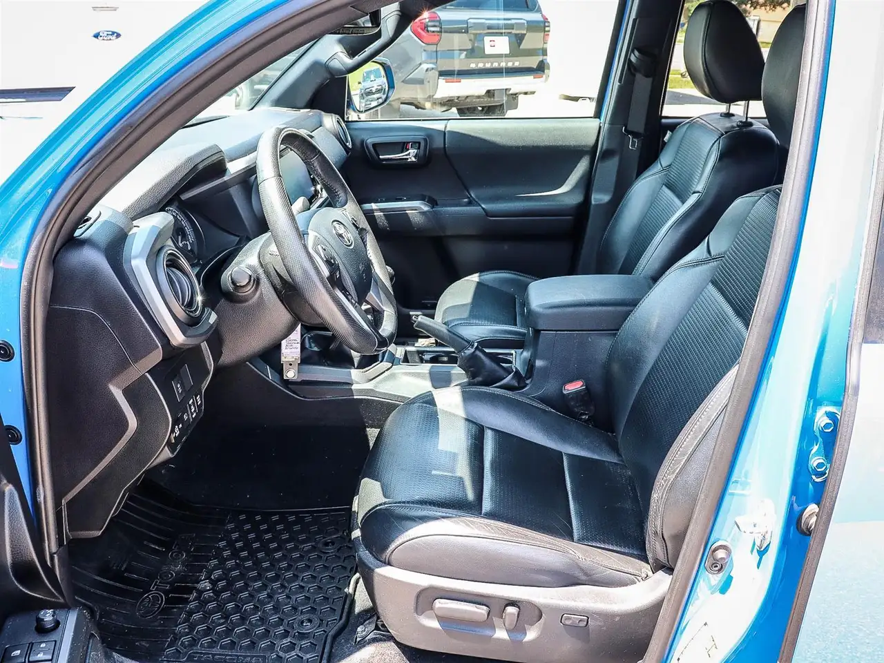 Toyota Tacoma снимка Toyota Tacoma