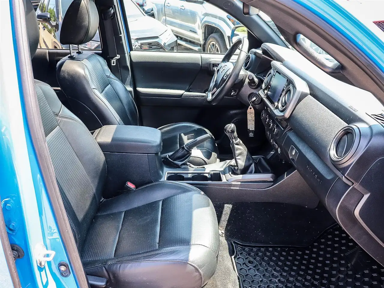 Toyota Tacoma снимка Toyota Tacoma