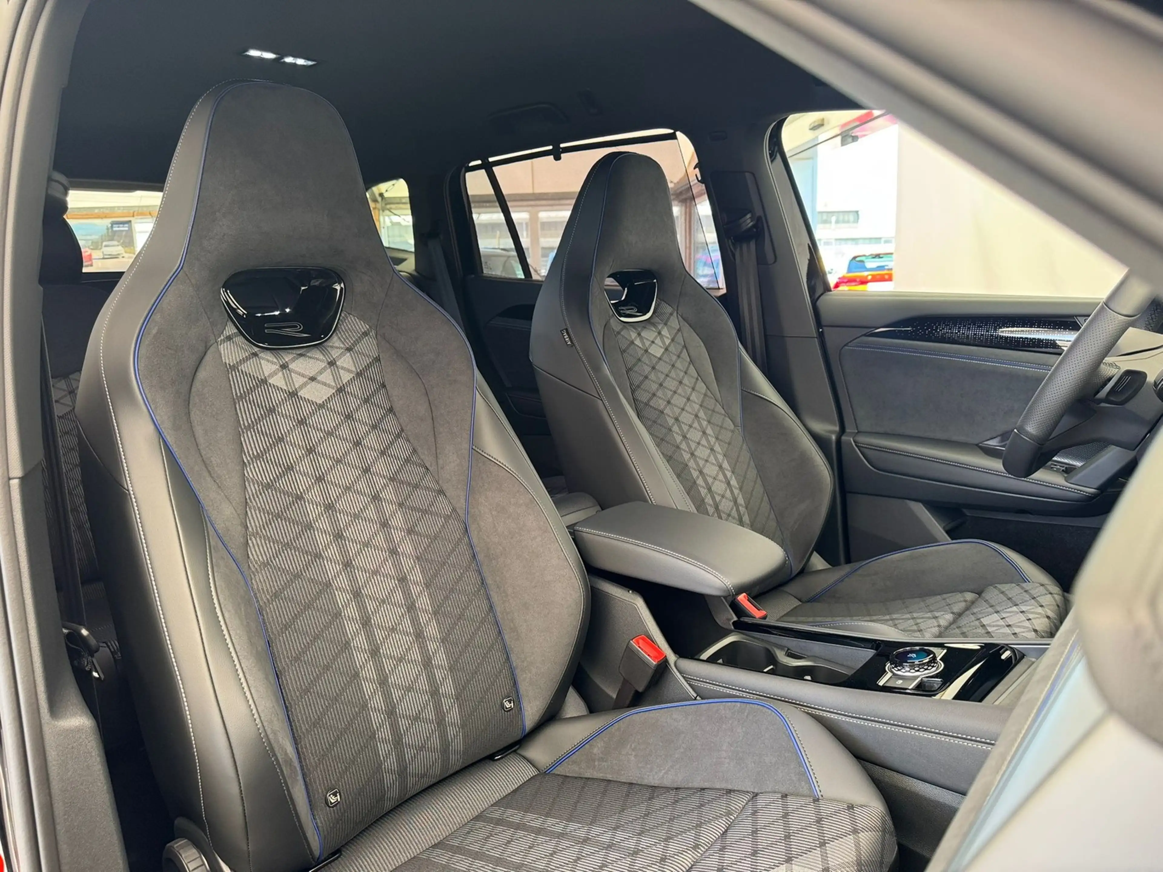 Volkswagen Tayron R-Line 2.0TDI DSG+4M+AHK+HUD-MATRIX+BLACKSTYL — photo 13