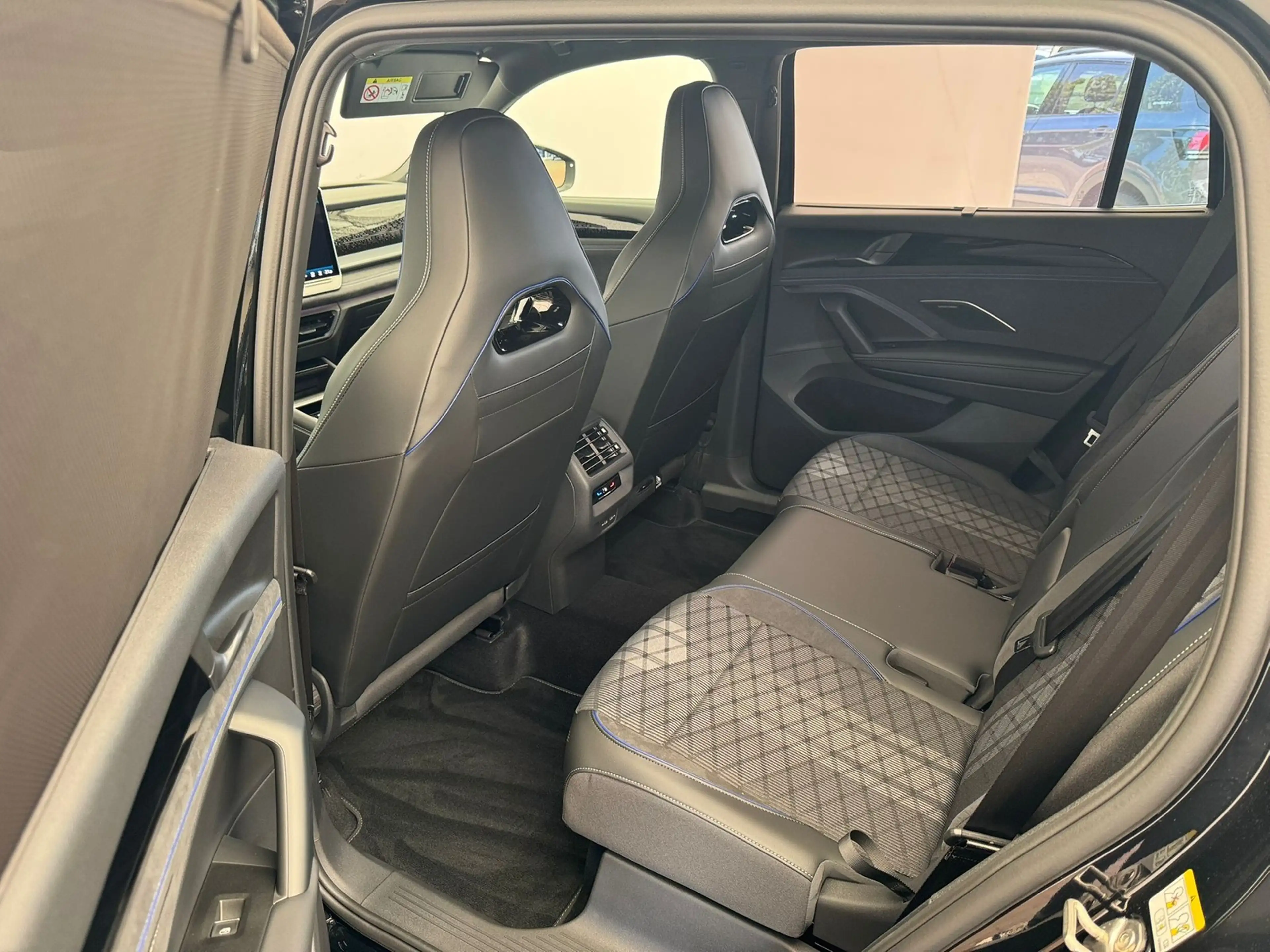 Volkswagen Tayron R-Line 2.0TDI DSG+4M+AHK+HUD-MATRIX+BLACKSTYL — photo 15