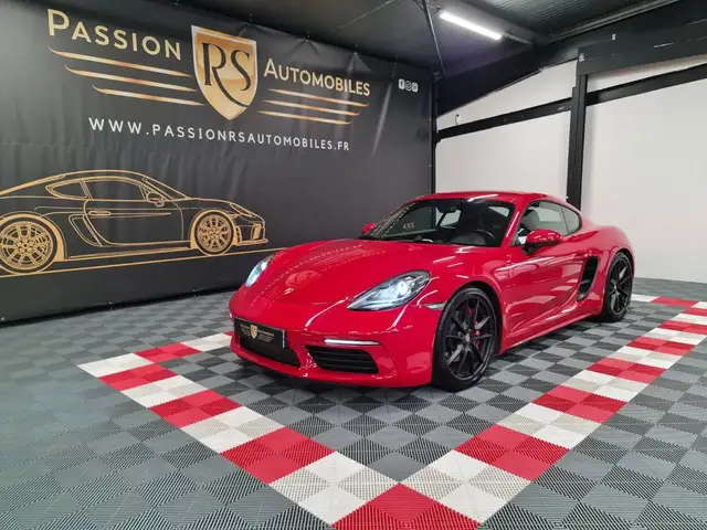 Porsche 718 CAYMAN S 2.5 L 350 CH – PDK Pack Carbone / Rouge Carmin