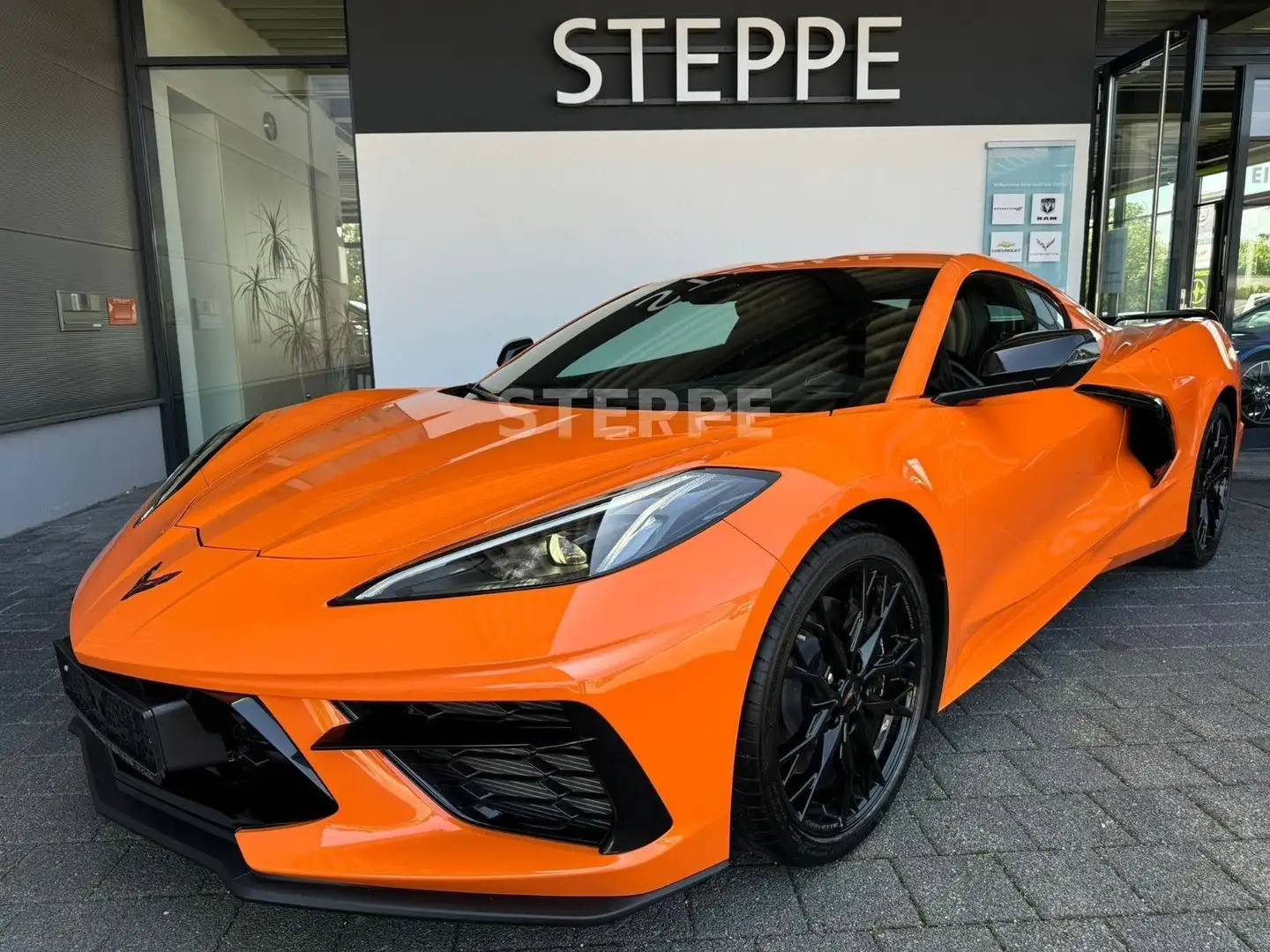 Corvette C8 Stingray Coupe 2024 3LT Europamodell Orange - 1