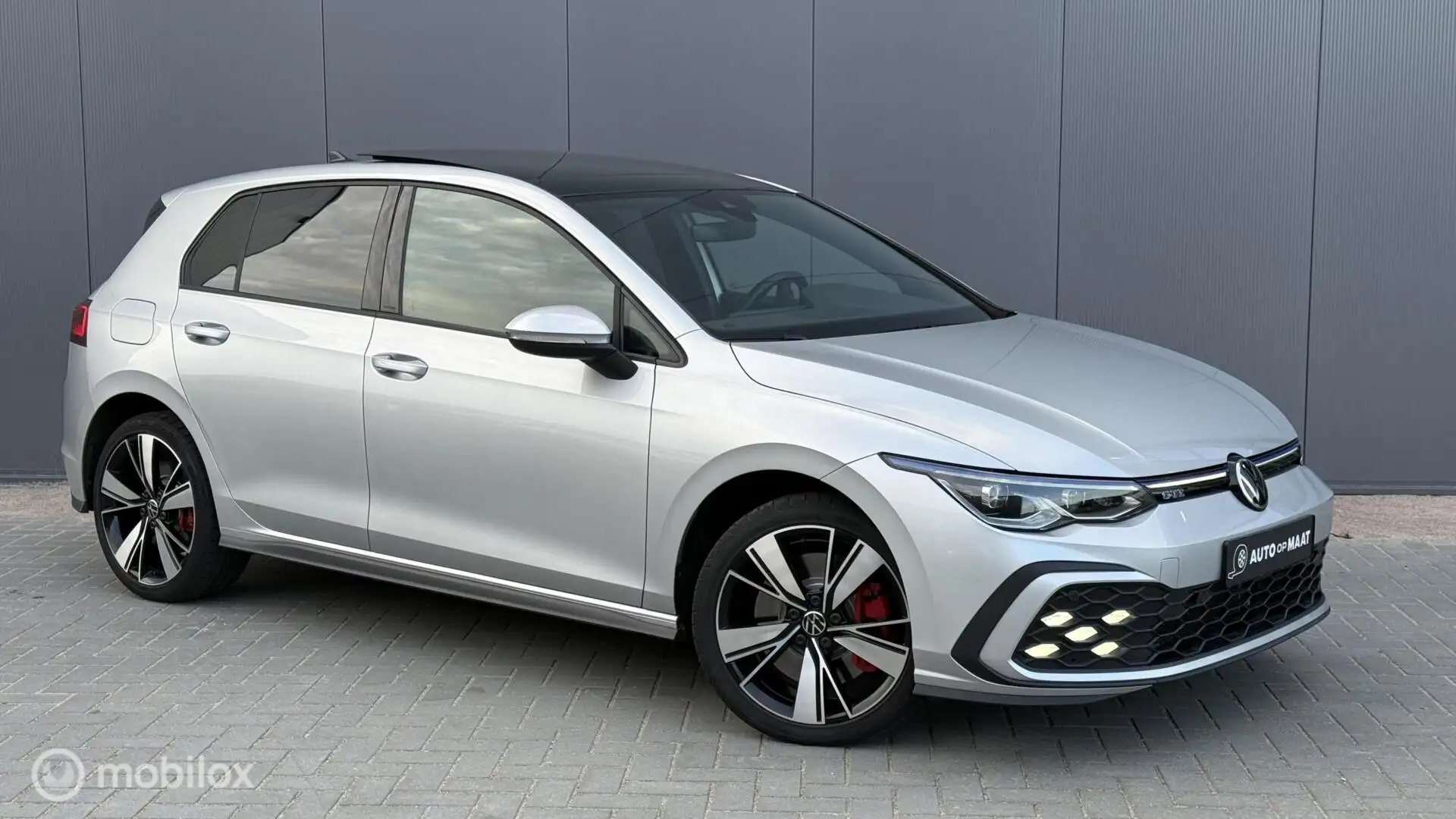 Volkswagen Golf GTE 1.4 eHybrid PANO ACC CAM Grijs - 1