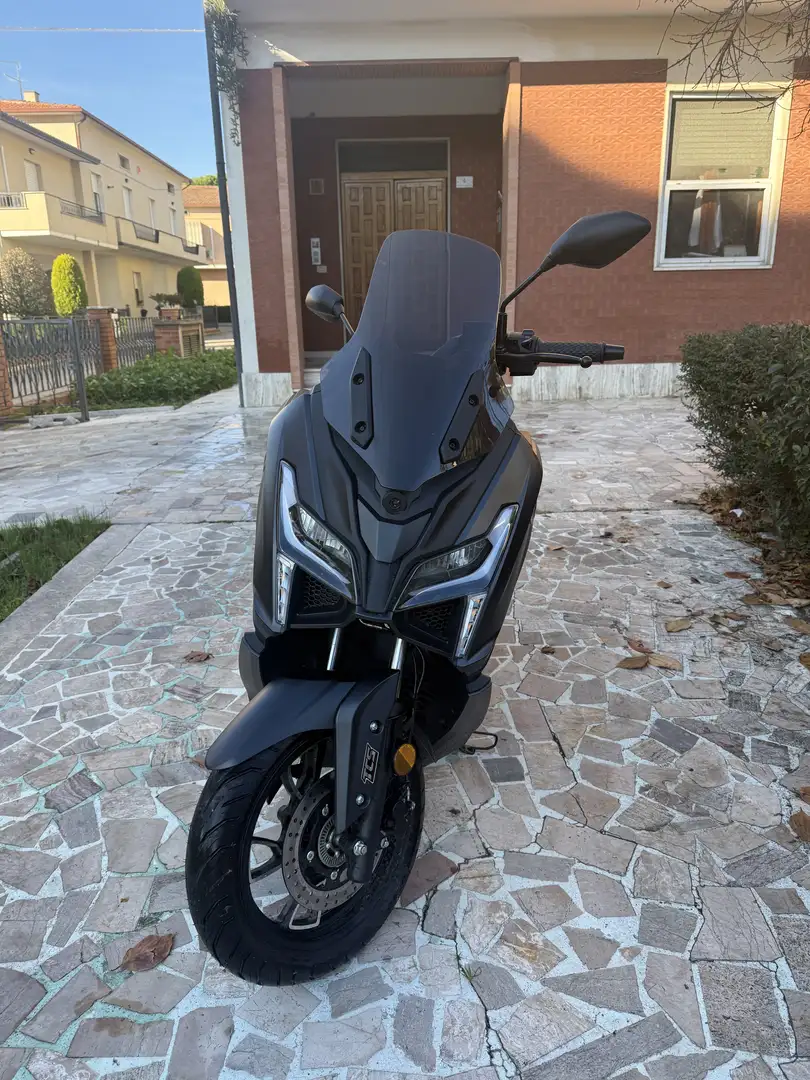 Voge R125 Benzina Negru - 1