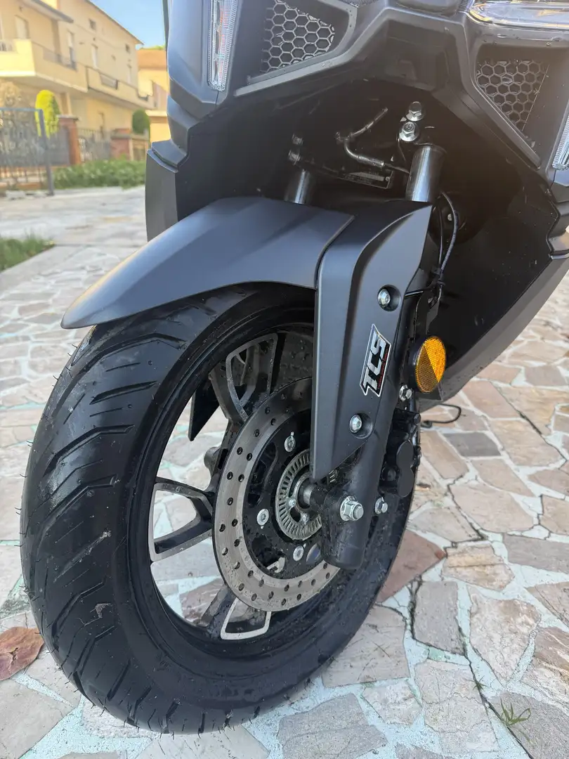 Voge R125 Benzina Negru - 2