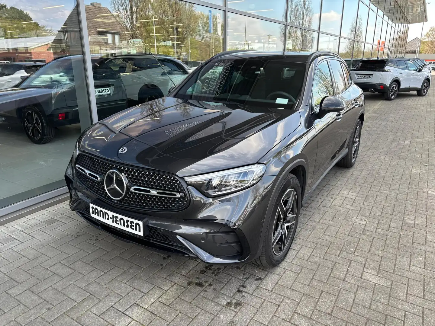 Mercedes-Benz GLC 300 d 4M AMG Line Adv Plus AHK Night Memory Grau - 2