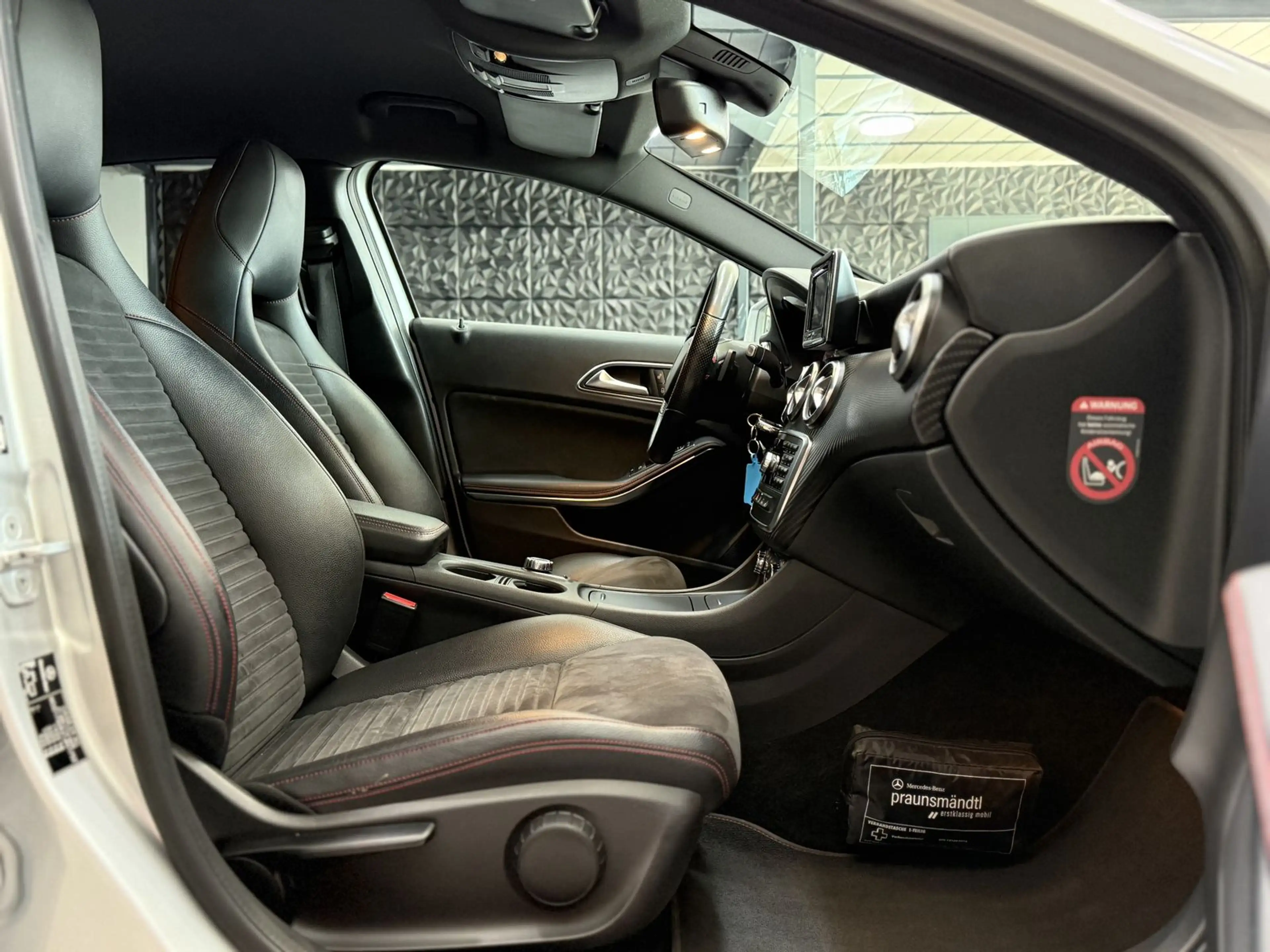 Mercedes-Benz A 200 A 200 Street Style *AMGLINE*CARPLAY* — photo 13