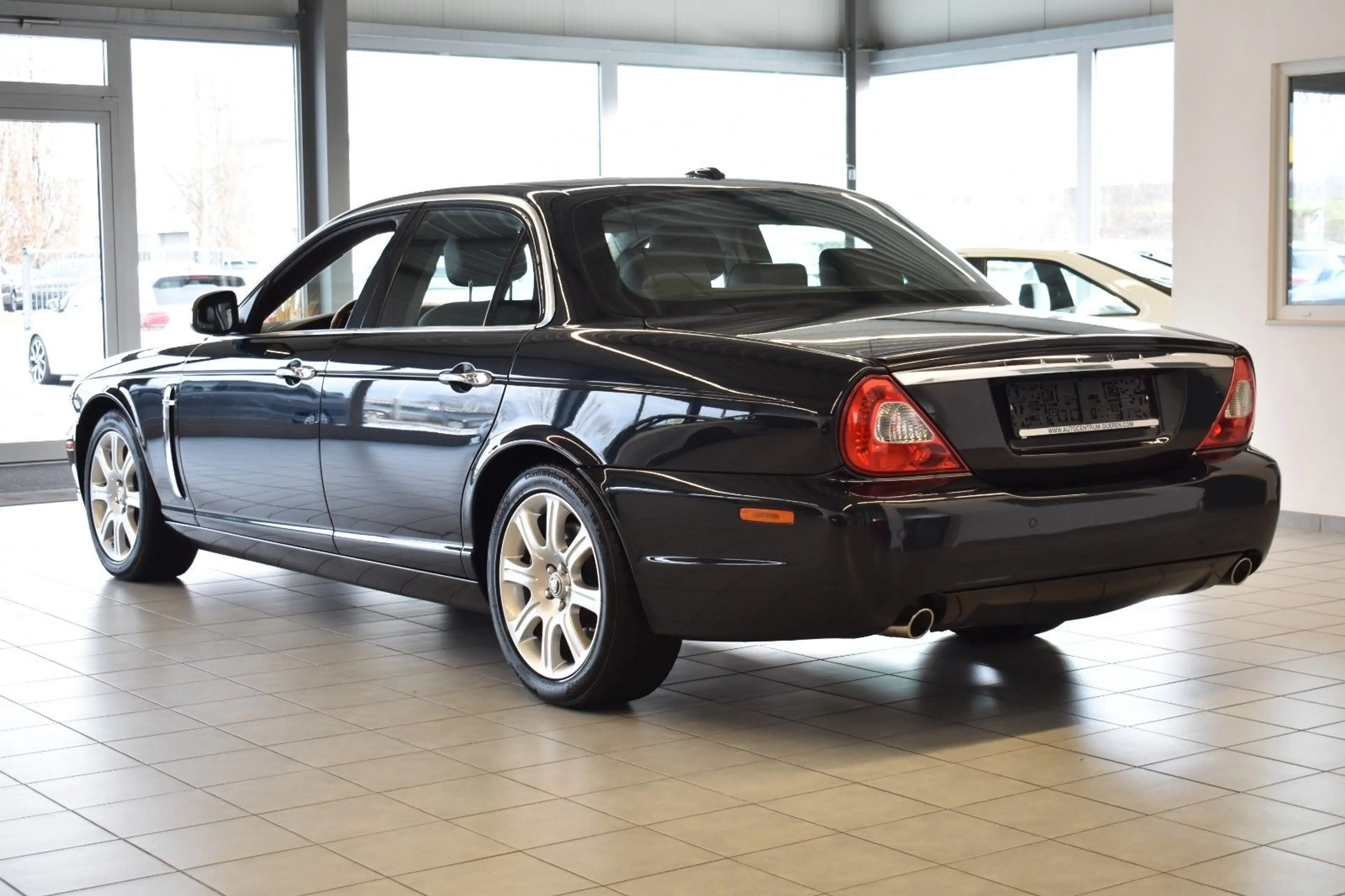 Jaguar XJ8 4.2 XJ8 (X358) Executive FACELIFT/ — photo 5