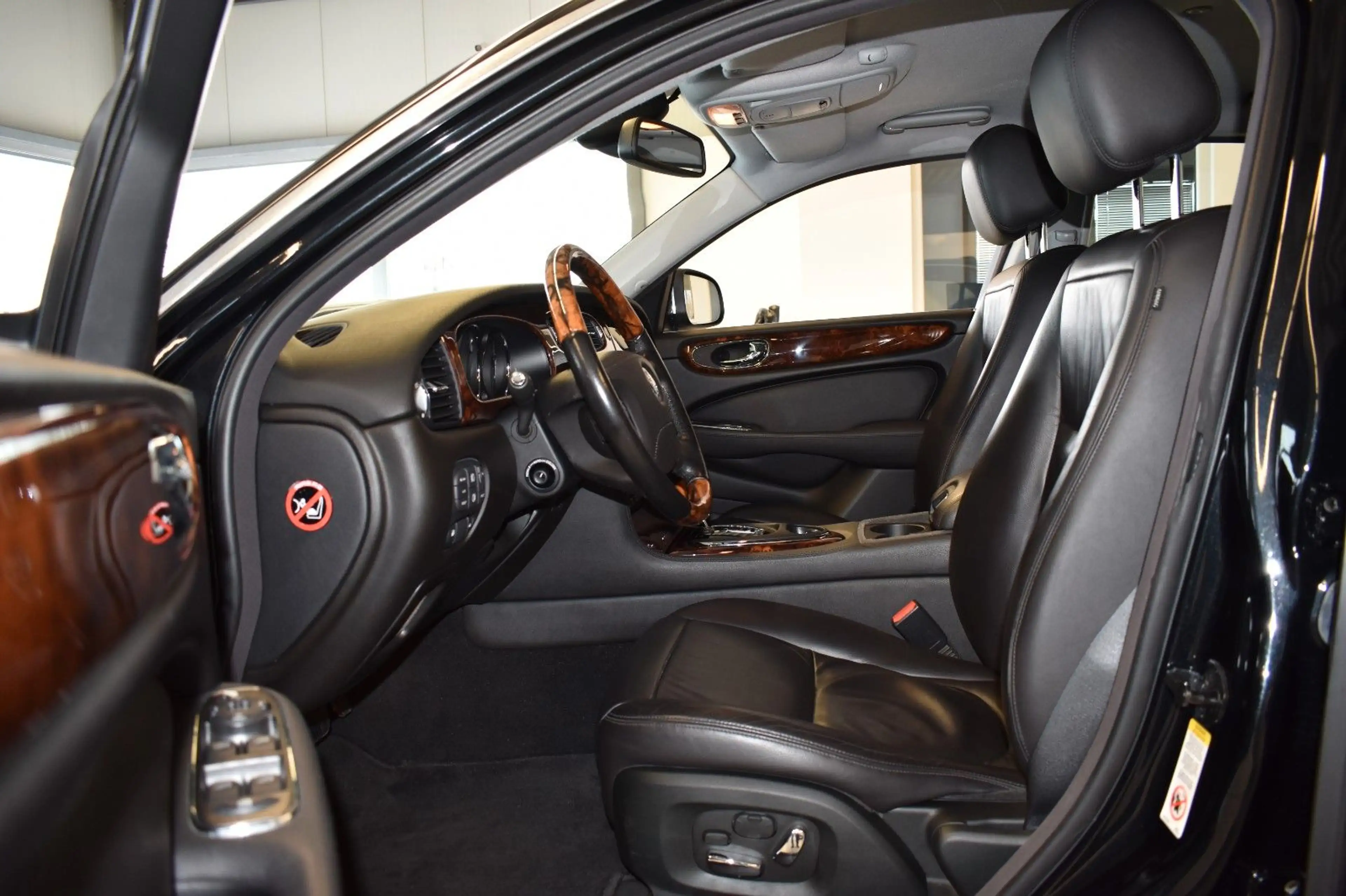 Jaguar XJ8 4.2 XJ8 (X358) Executive FACELIFT/ — photo 14