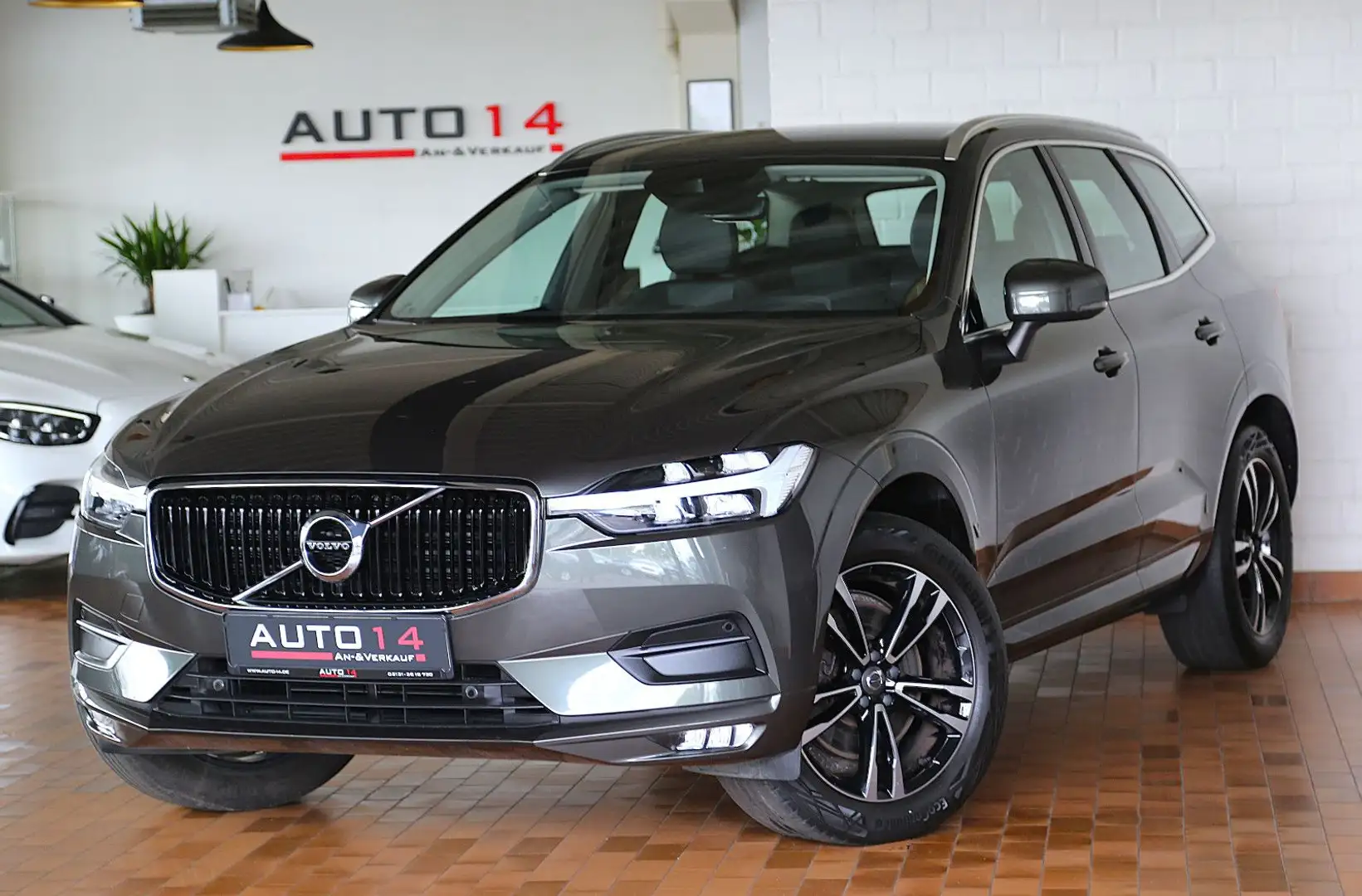 Volvo XC60 Momentum Pro 2WD AHK Kamera Harman-Kardon Gris - 1