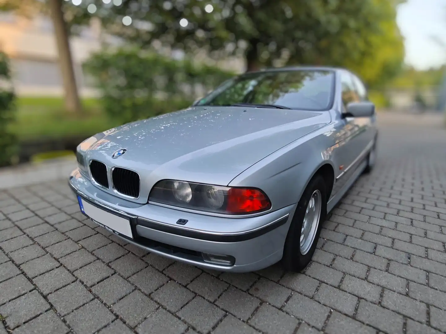 BMW 523 BMW E39 523iA TÜV NEU Arktissilber Xenon Leder Silber - 1
