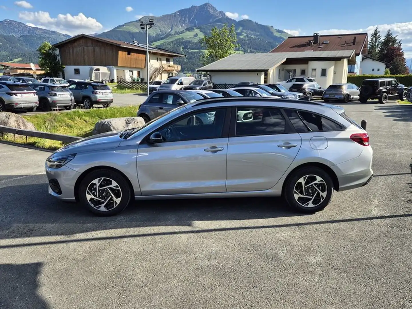 Hyundai i30 Kombi Business Line 1,5 T-GDi 48V DCT Ezüst - 2
