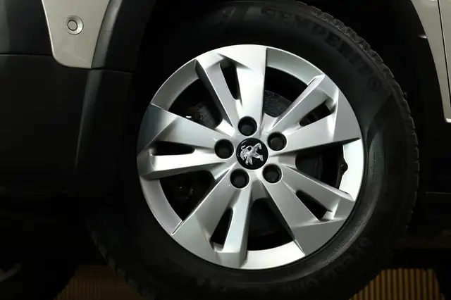 Peugeot Rifter view 4