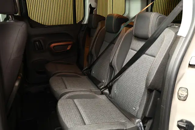 Peugeot Rifter view 27