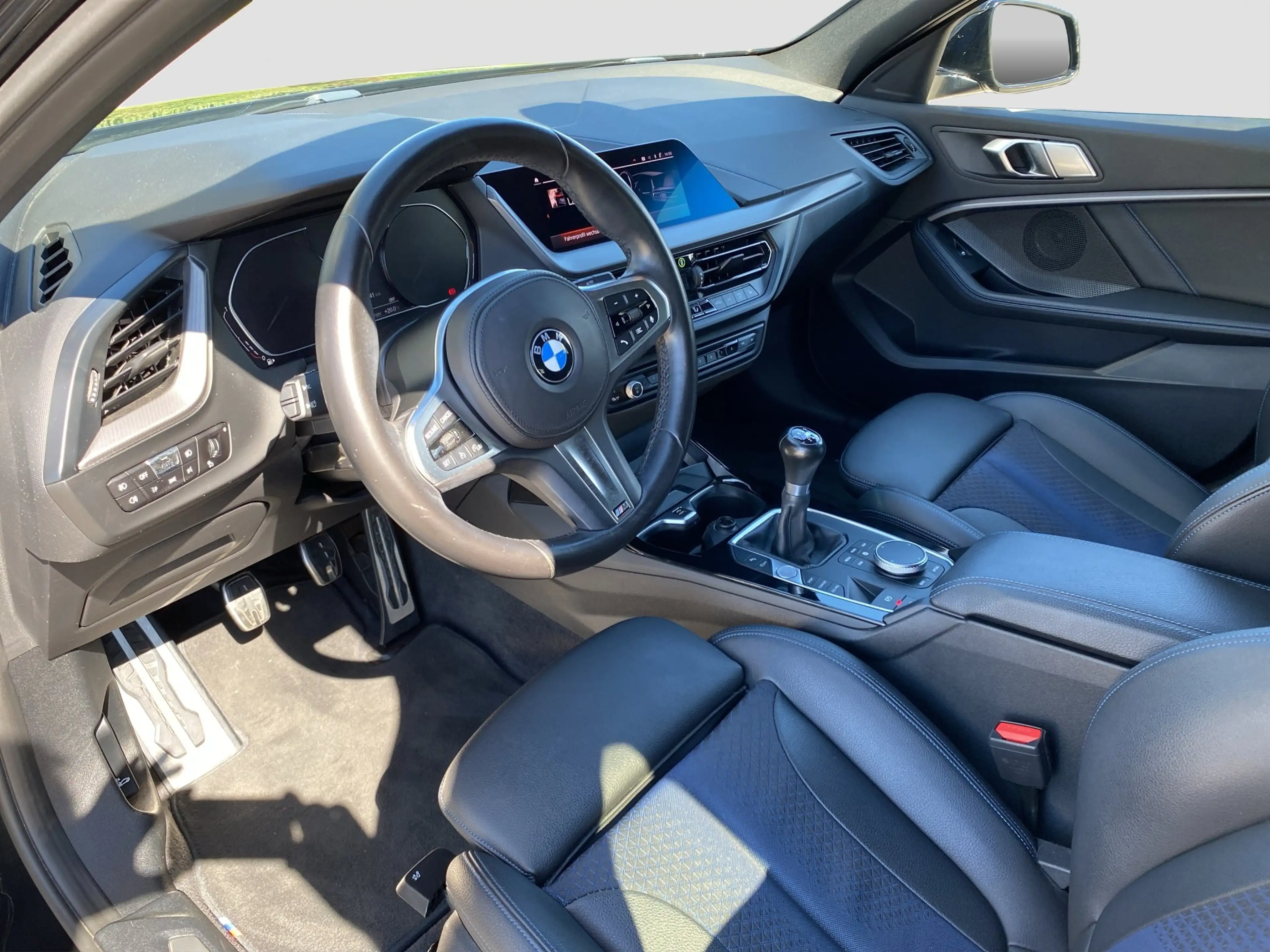 BMW 118 i M-Sport LED SpurAss Navi Sportsitz PDC — photo 11