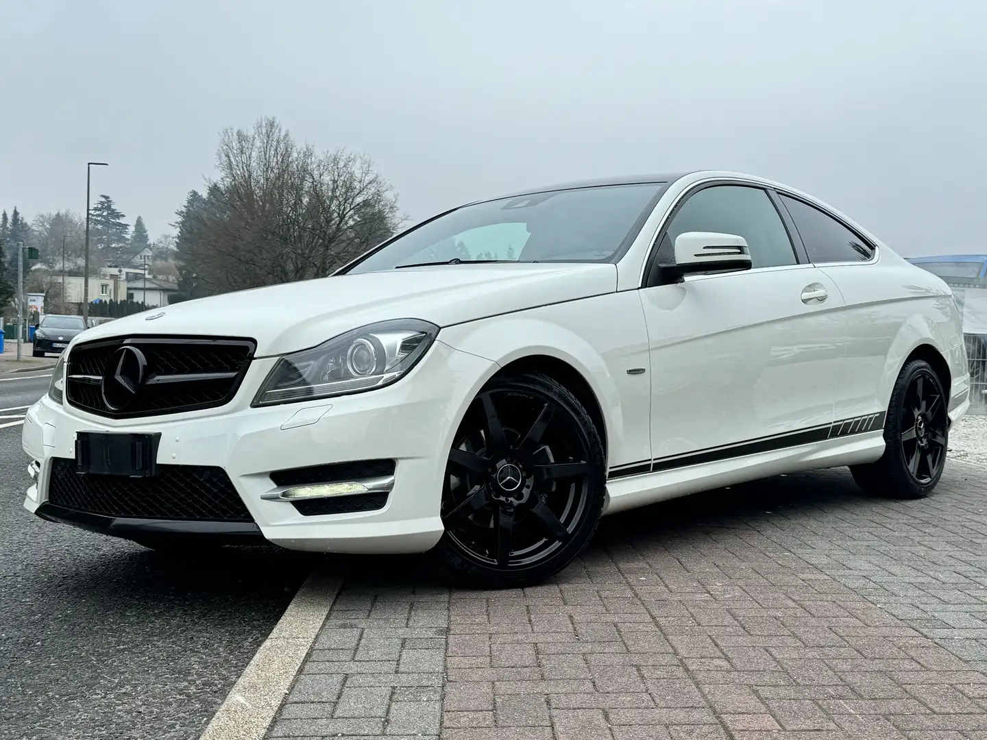 Mercedes-Benz C 180 Coupe 3x Amg line Bi-Xenon Navi MB Scheckheft gepf Weiß - 1