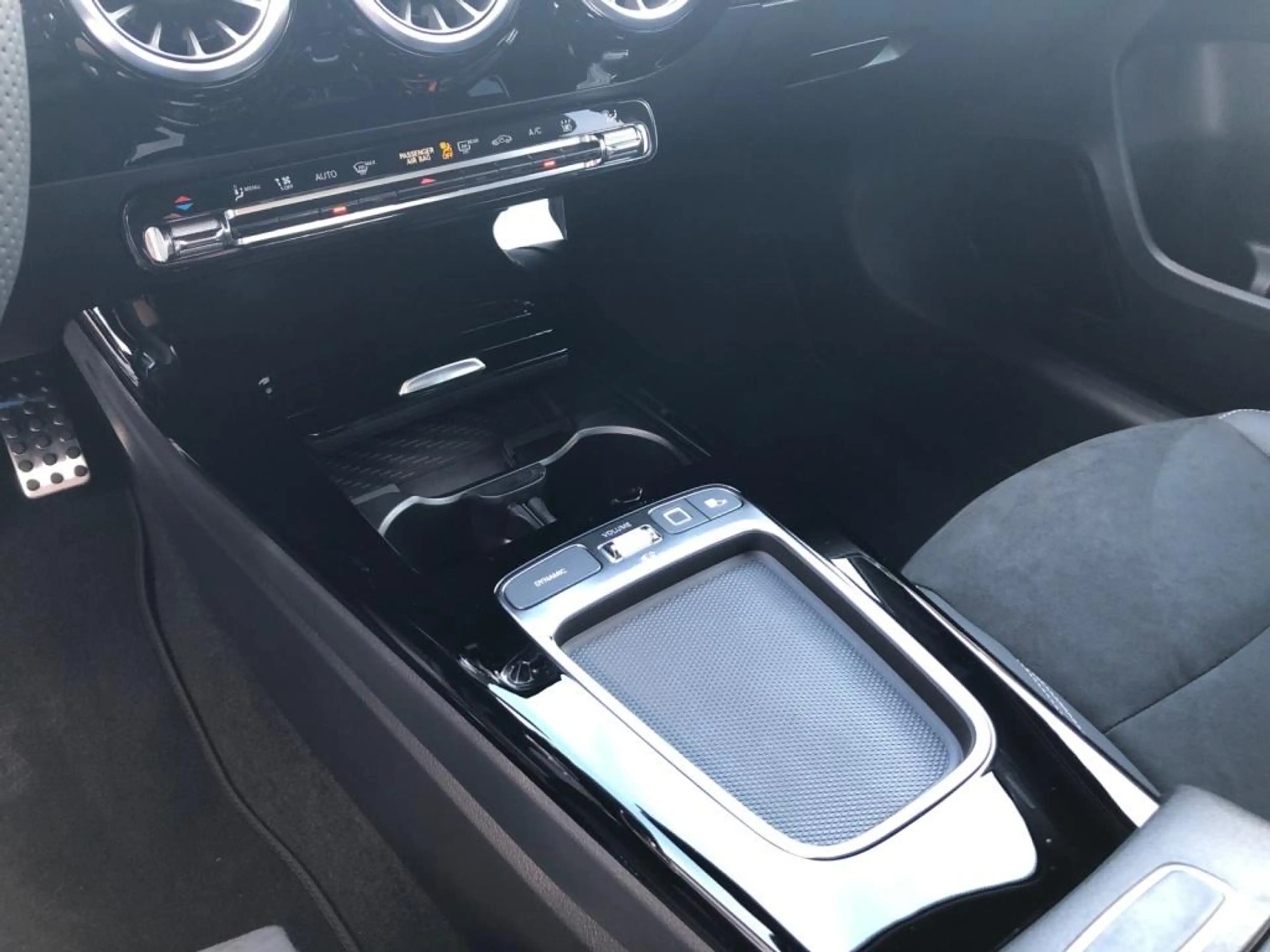 Mercedes-Benz A 200 Limousine AMG+ILS+MBUX+Night+AHK+Stdhz+Cam — photo 15
