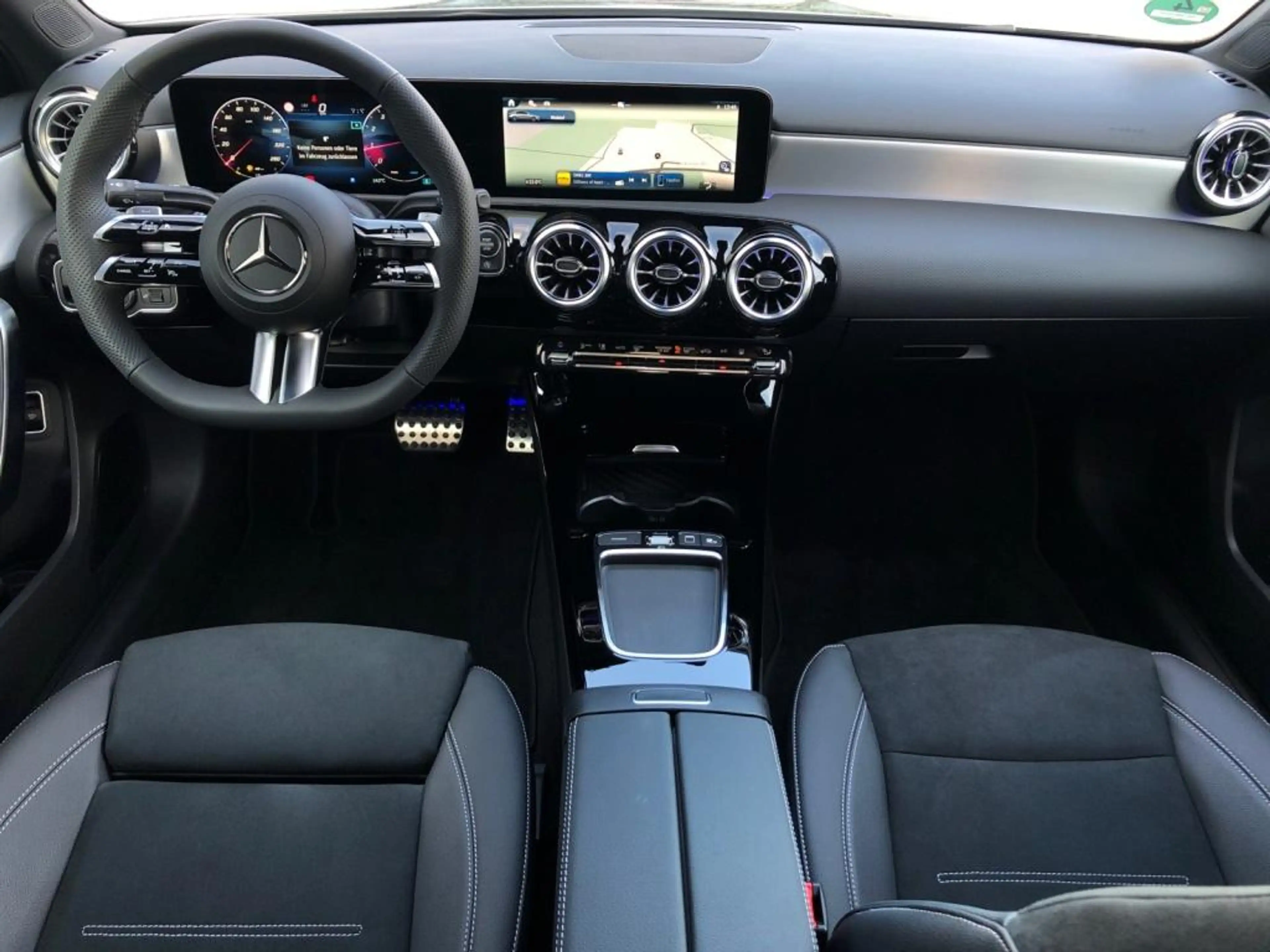 Mercedes-Benz A 200 Limousine AMG+ILS+MBUX+Night+AHK+Stdhz+Cam — photo 5
