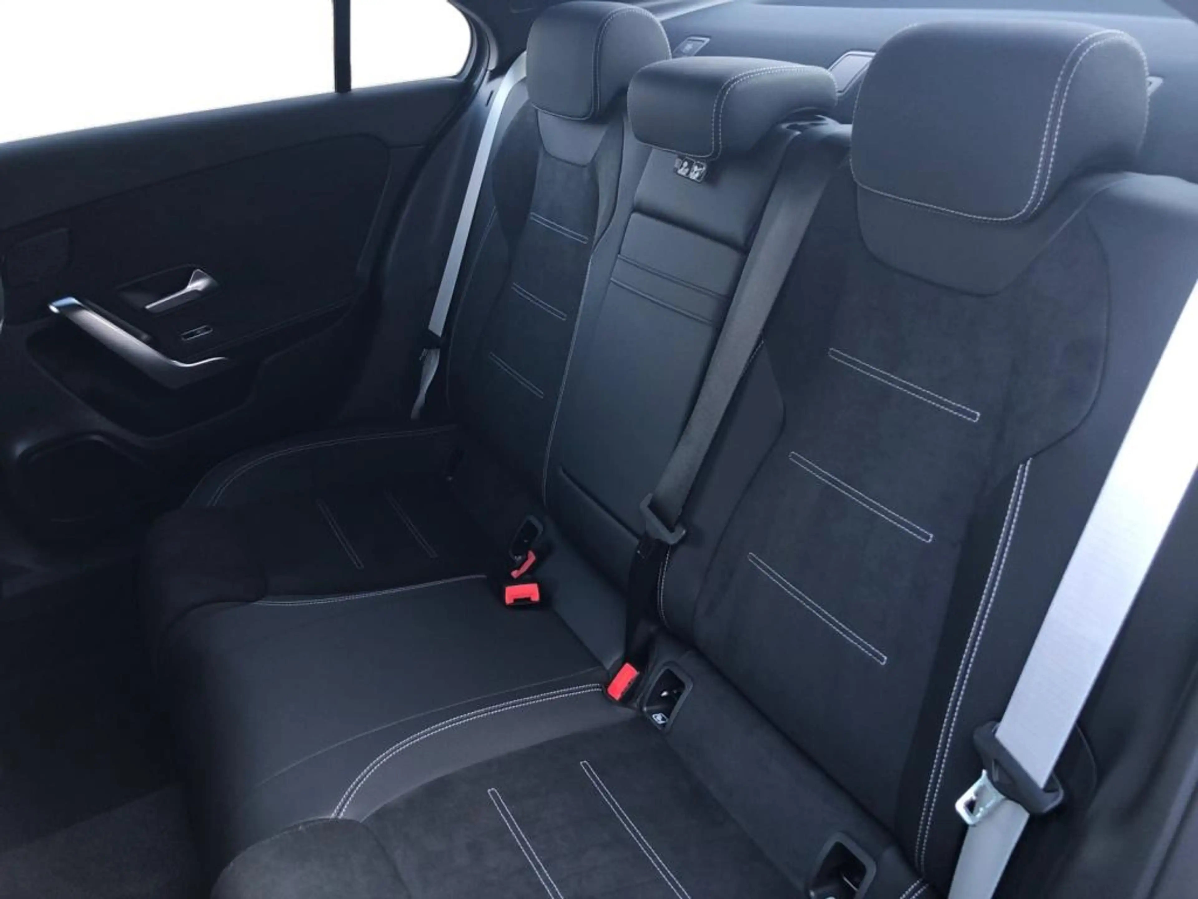 Mercedes-Benz A 200 Limousine AMG+ILS+MBUX+Night+AHK+Stdhz+Cam — photo 8