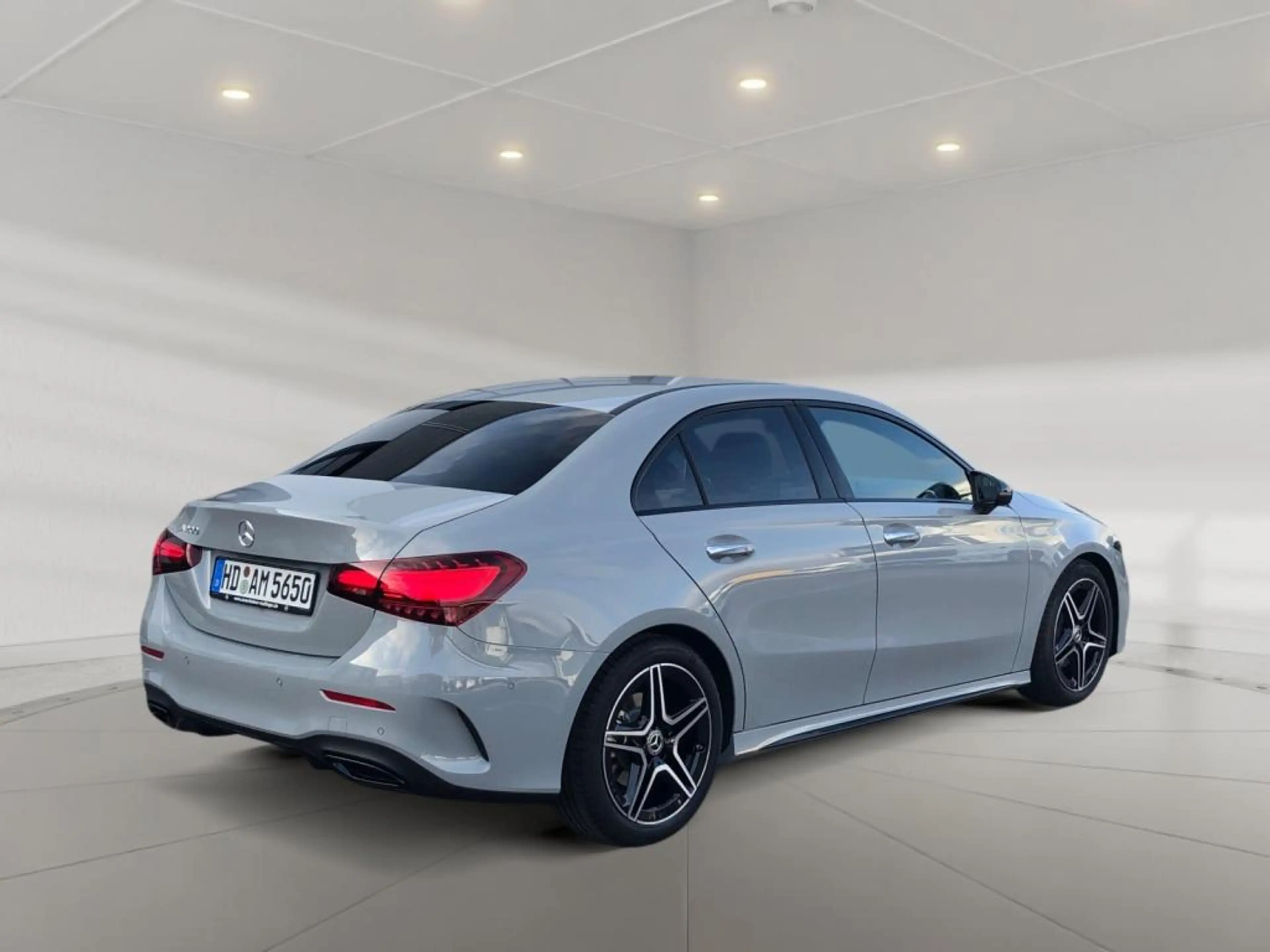 Mercedes-Benz A 200 Limousine AMG+ILS+MBUX+Night+AHK+Stdhz+Cam — photo 3