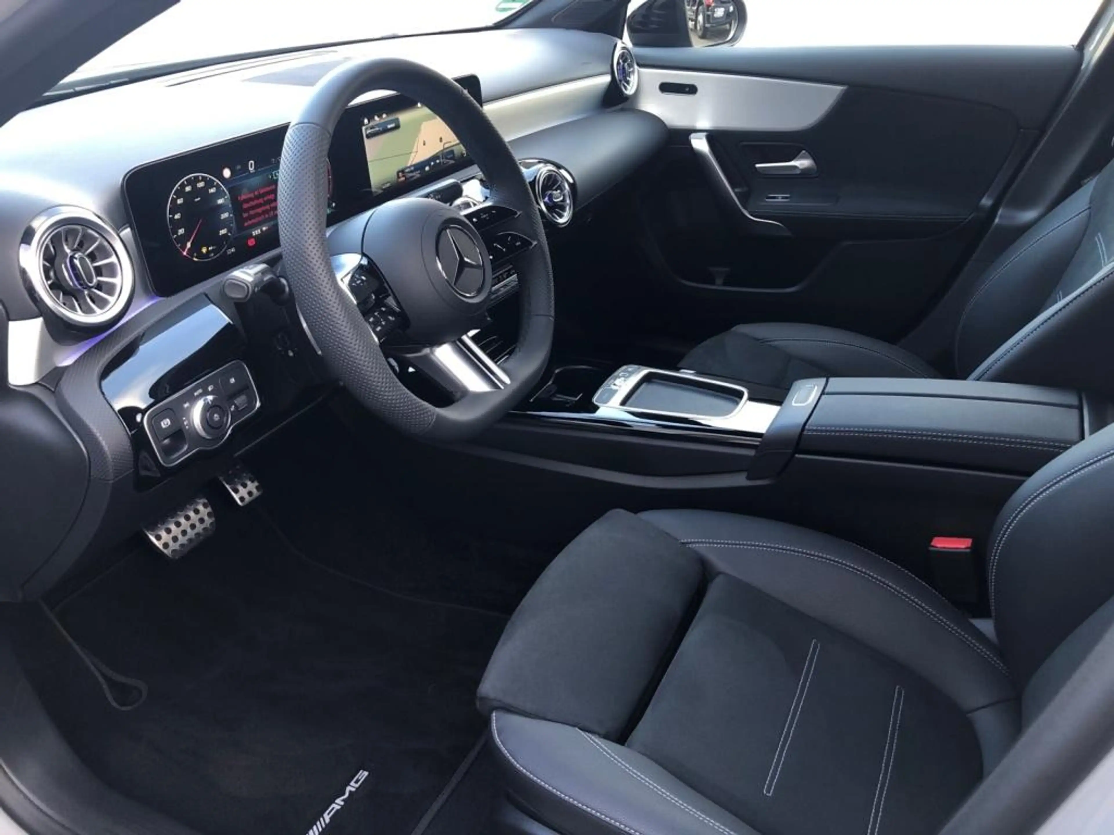 Mercedes-Benz A 200 Limousine AMG+ILS+MBUX+Night+AHK+Stdhz+Cam — photo 6