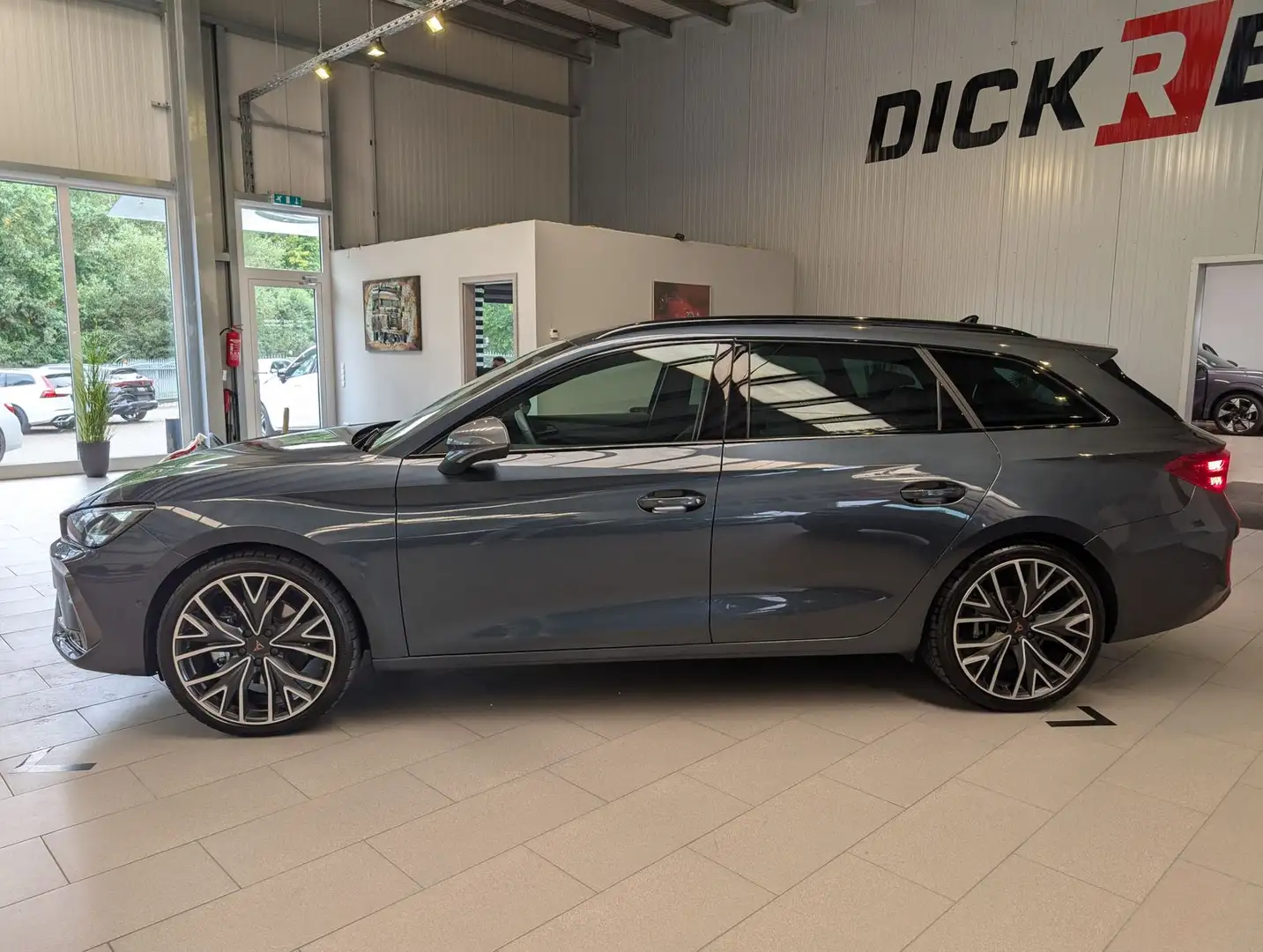 CUPRA Leon 1.5 eTSI Sennh Matrix Pano Edge/Dynamic AHK Grau - 2