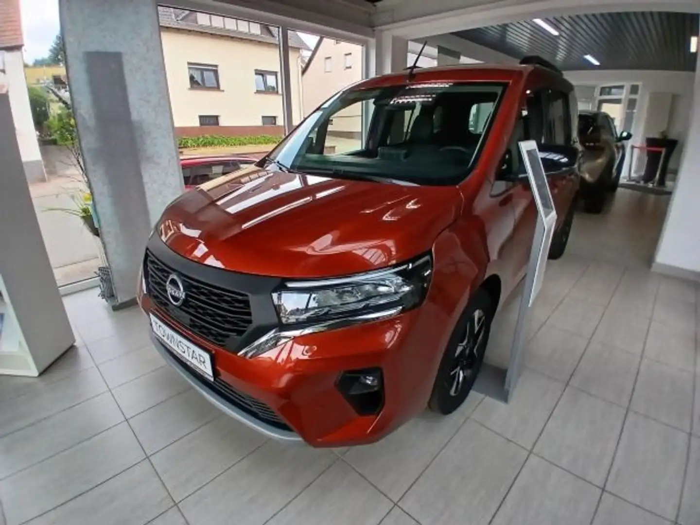 Nissan Townstar Kombi 1.3 DIG-T L1 Tekna Czerwony - 2