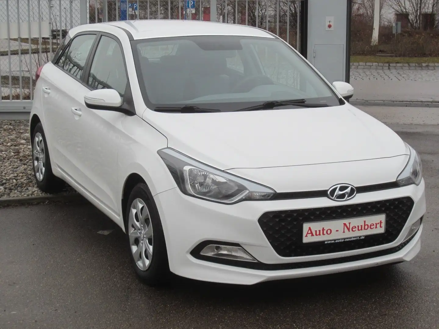 Hyundai i20 Classic Blanc - 1