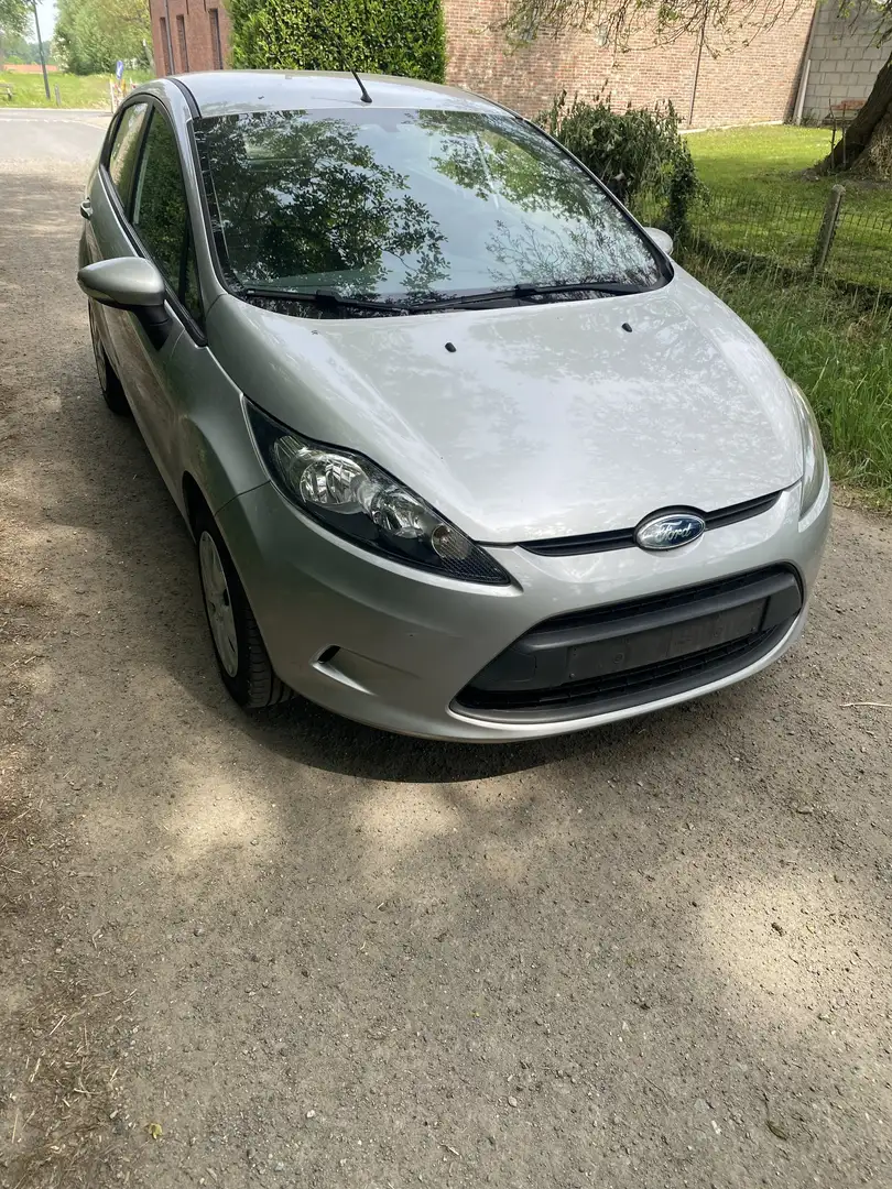 Ford Fiesta 1.3 titanium Grijs - 2
