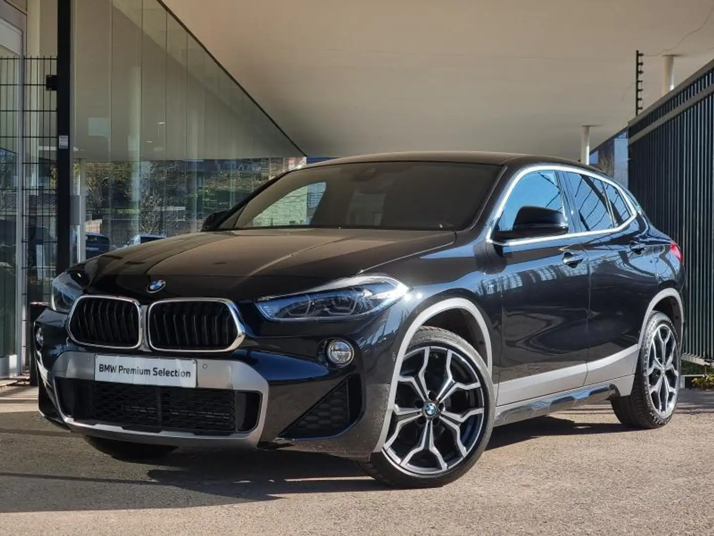 BMW X2 sDrive 18i Zwart - 1