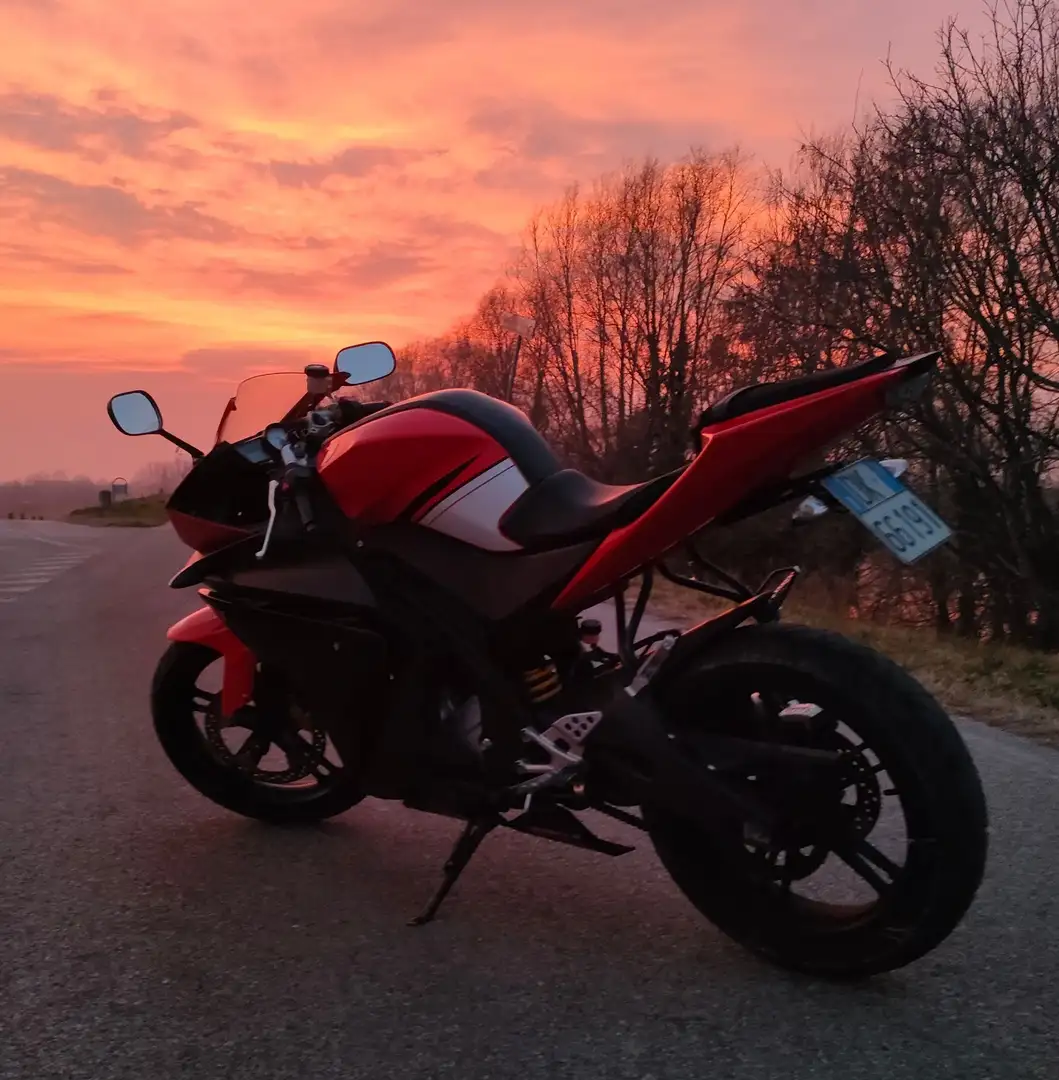 Yamaha YZF-R125 Rosso - 1