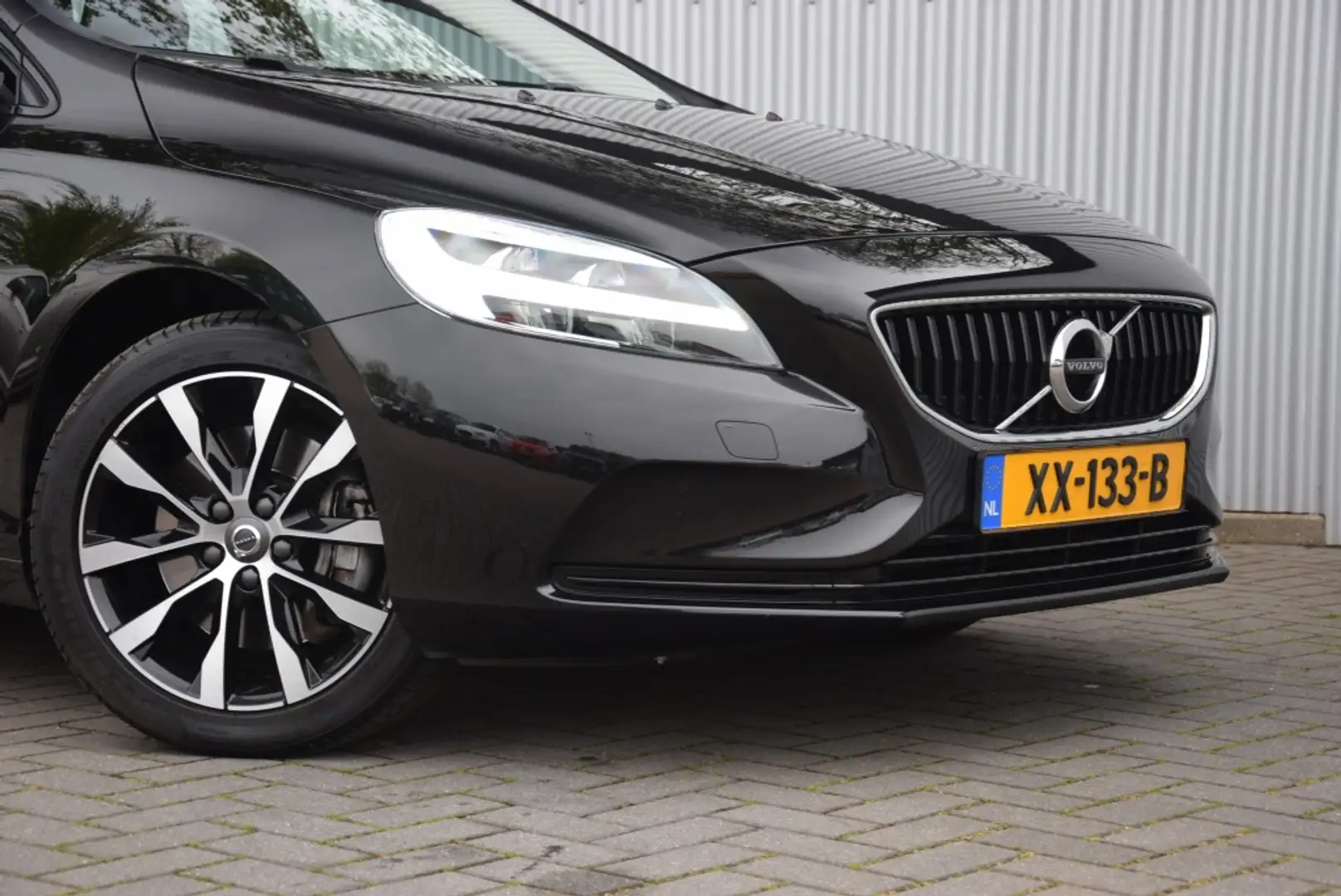 Volvo V40 1.5 T3 Dynamic Edition LED/Navi/PDC/Trekhaak Negro - 2