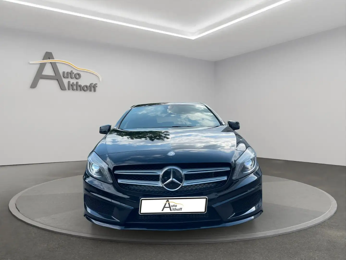 Mercedes-Benz A 200 AMG Line BlueEffi. SHZ NAV PDC BI-XEN KLIM Zwart - 2