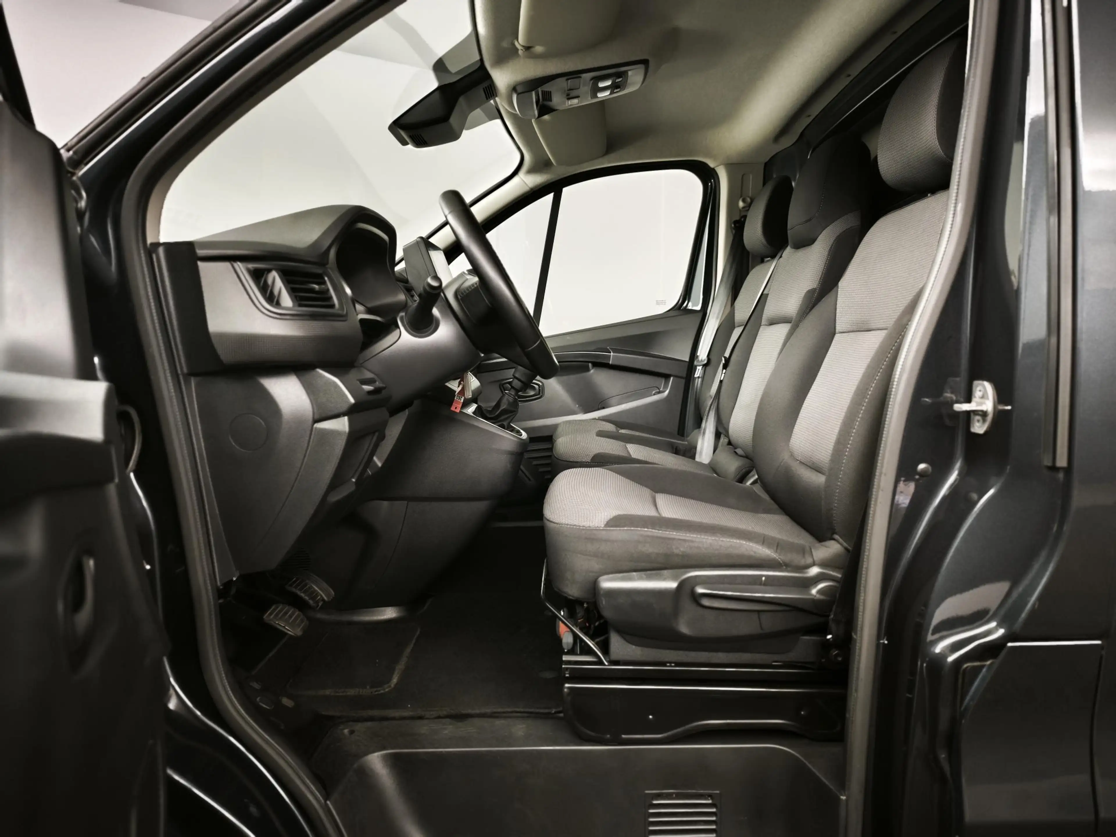Renault Trafic 2.0 dCi 130 T30 L2H1 Work Edition | Camera | Navig — photo 6
