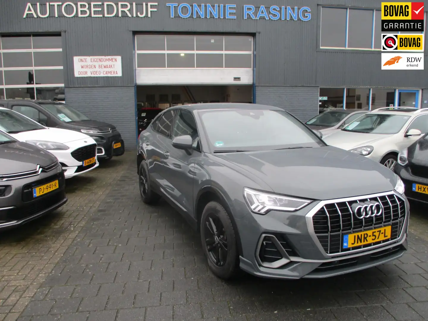 Audi Q3 Sportback 45 TFSI e Business Edition Grau - 1