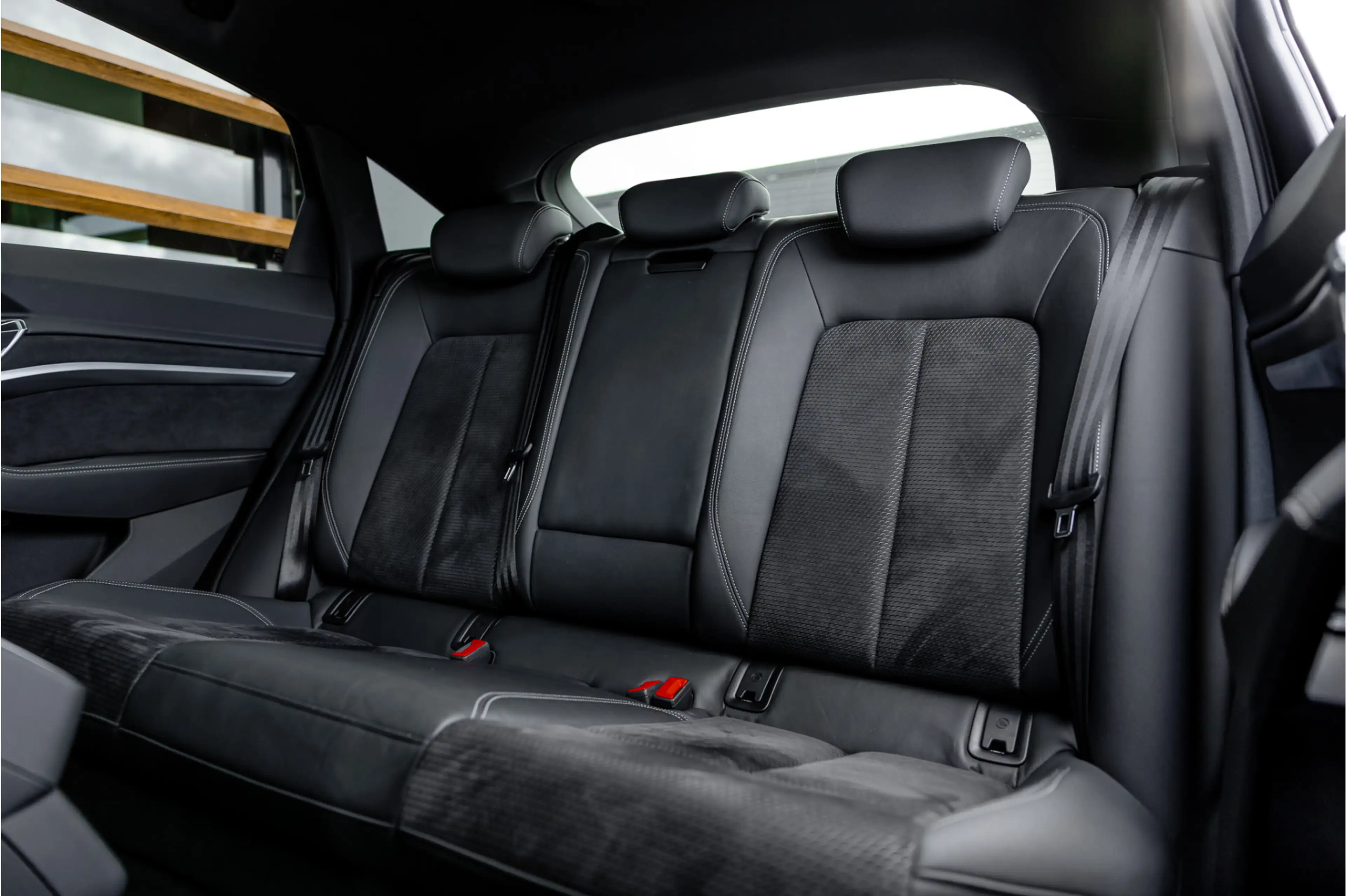 Audi e-tron Sportback 55 quattro S edition 95 kWh - S Line | P — photo 13
