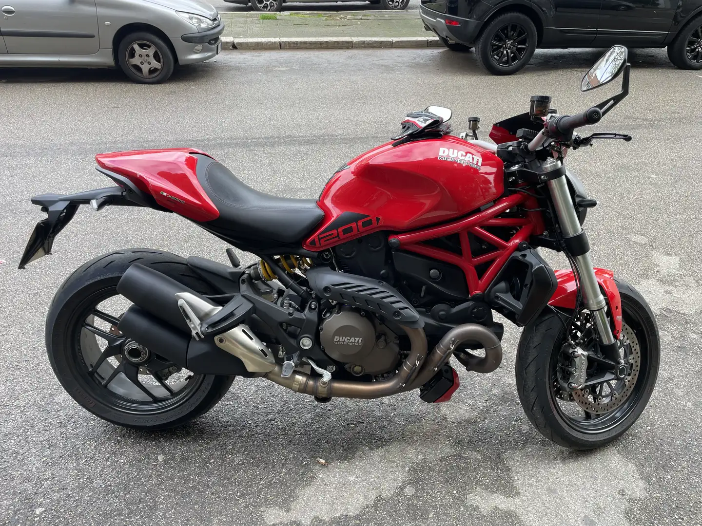 Ducati Monster 1200 - 1
