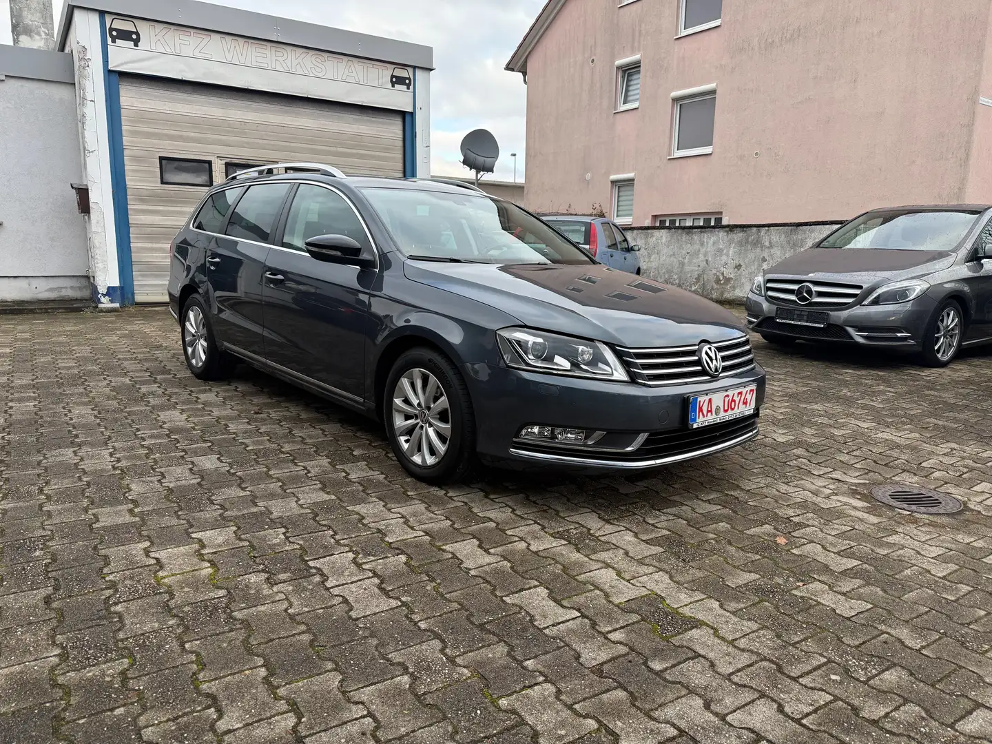 Volkswagen Passat Variant Business Edition BlueMotion Grau - 1