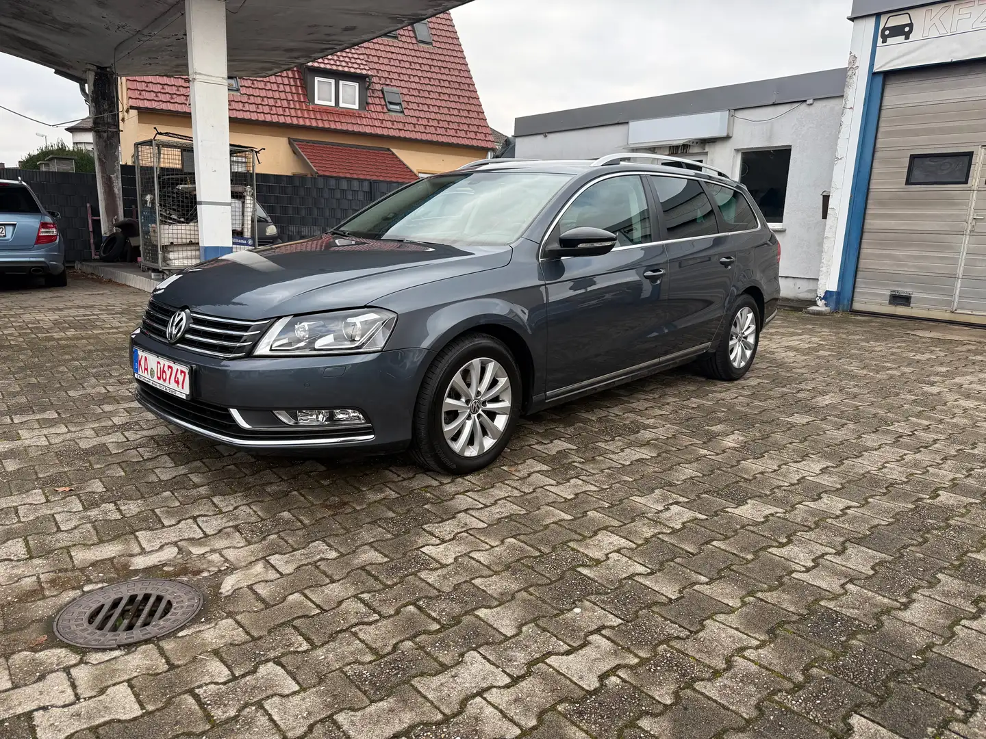 Volkswagen Passat Variant Business Edition BlueMotion Grau - 2