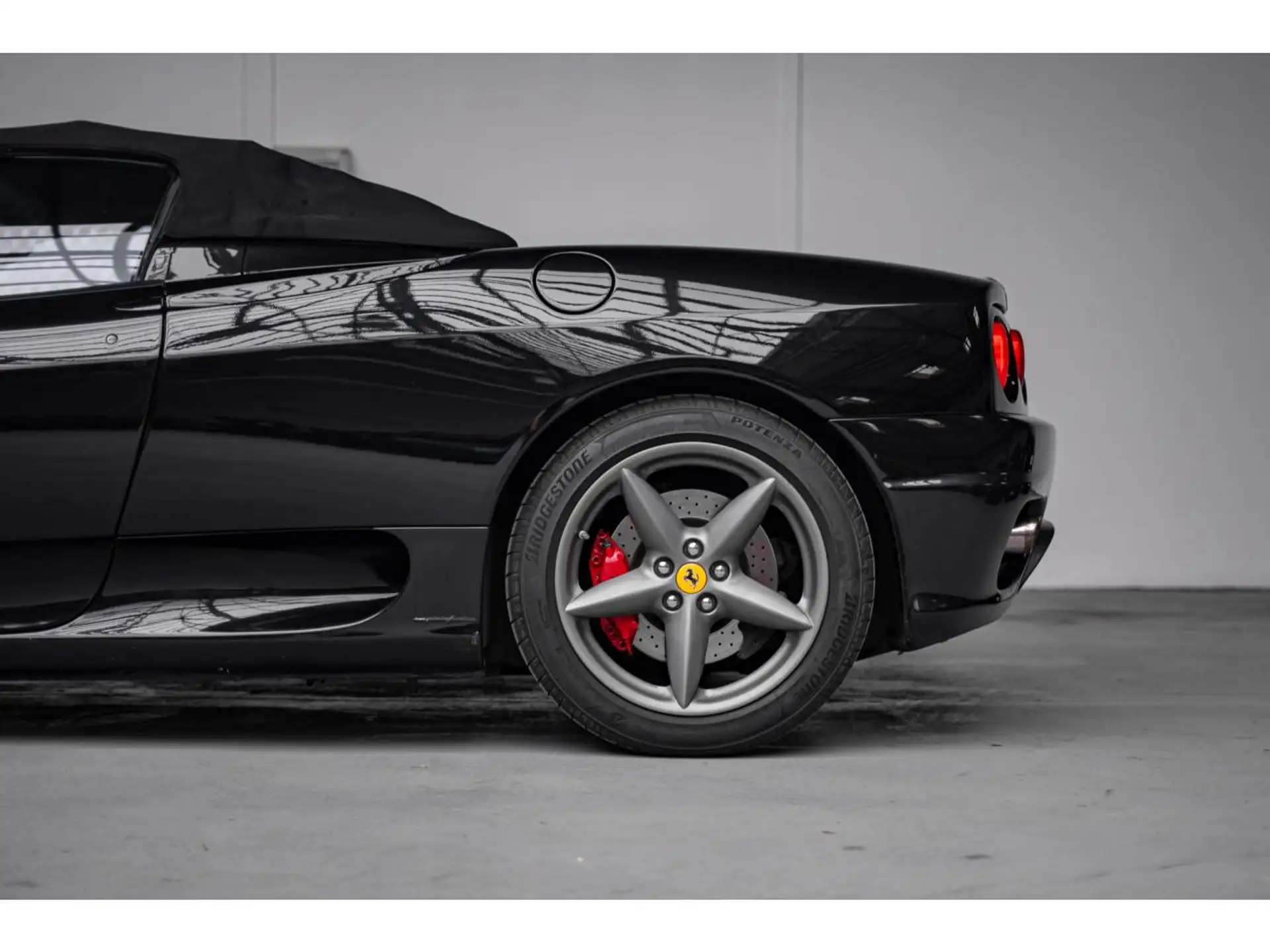 페라리 360 Spider 2004 검정 사진 8