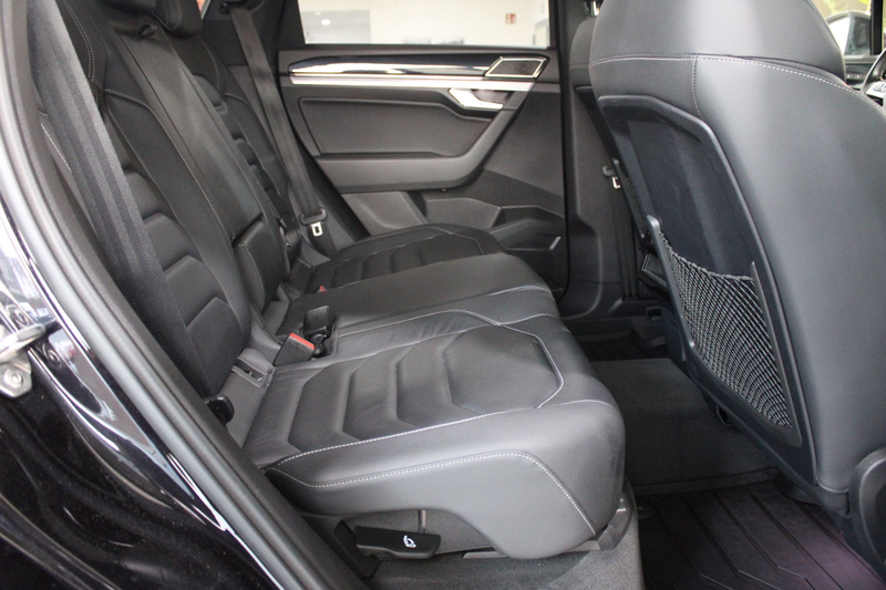 Volkswagen Touareg R-Line 4Motion Innovision Cockpit — photo 13