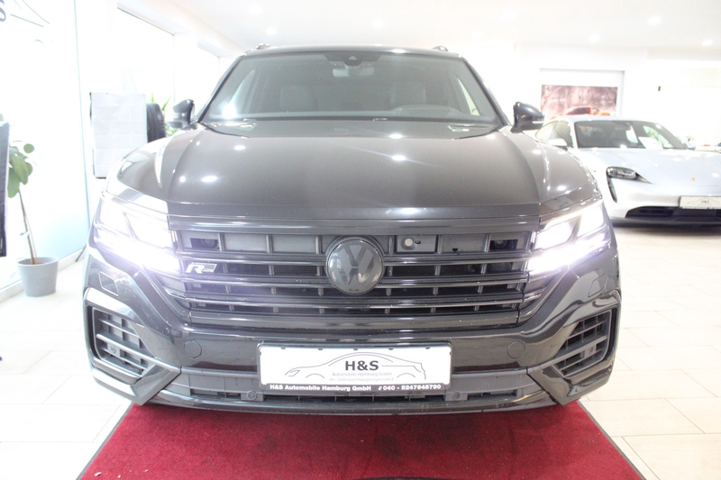 Volkswagen Touareg R-Line 4Motion Innovision Cockpit — photo 10