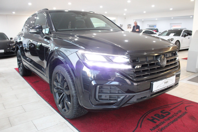 Volkswagen Touareg R-Line 4Motion Innovision Cockpit — photo 9